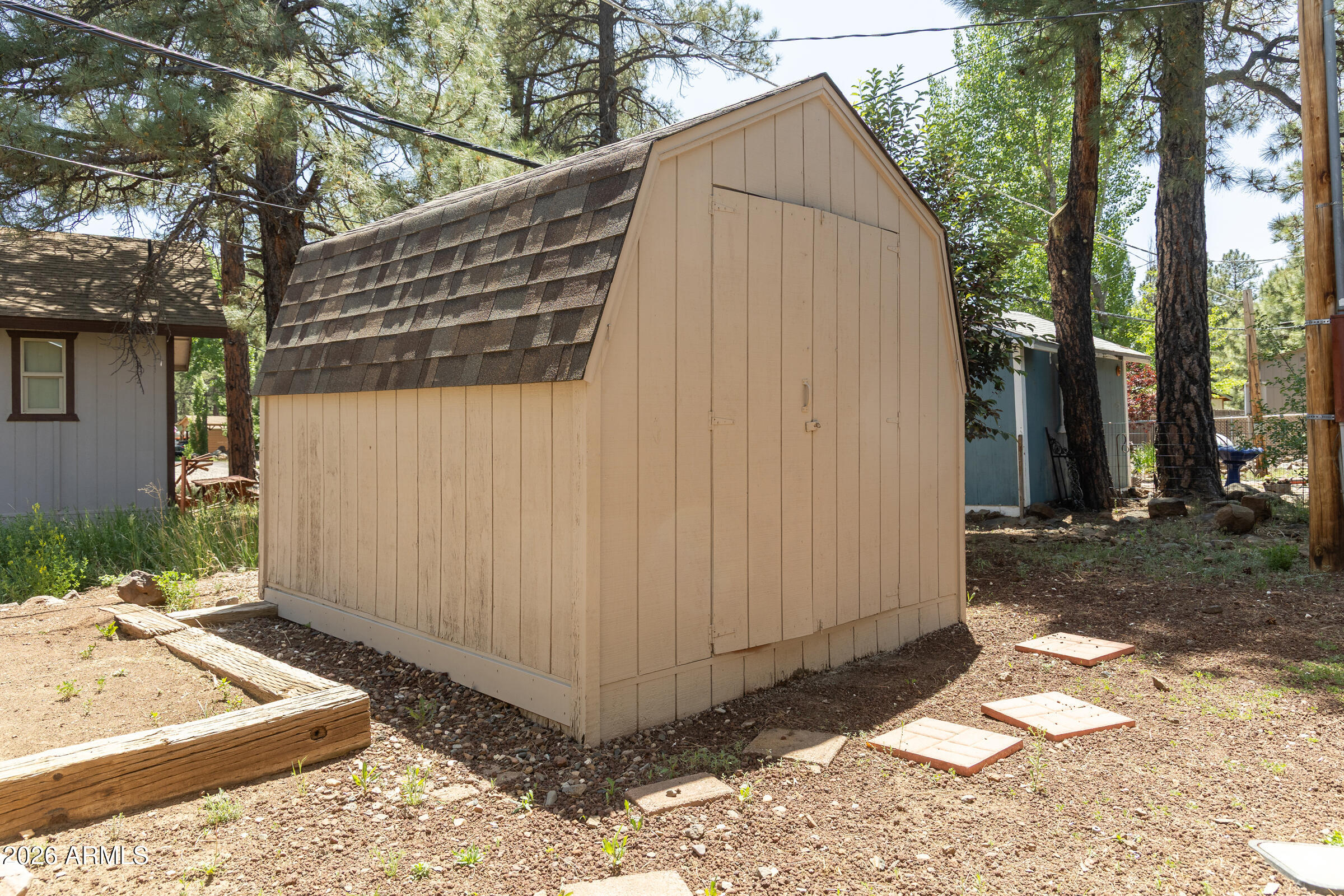255 E OAK Drive