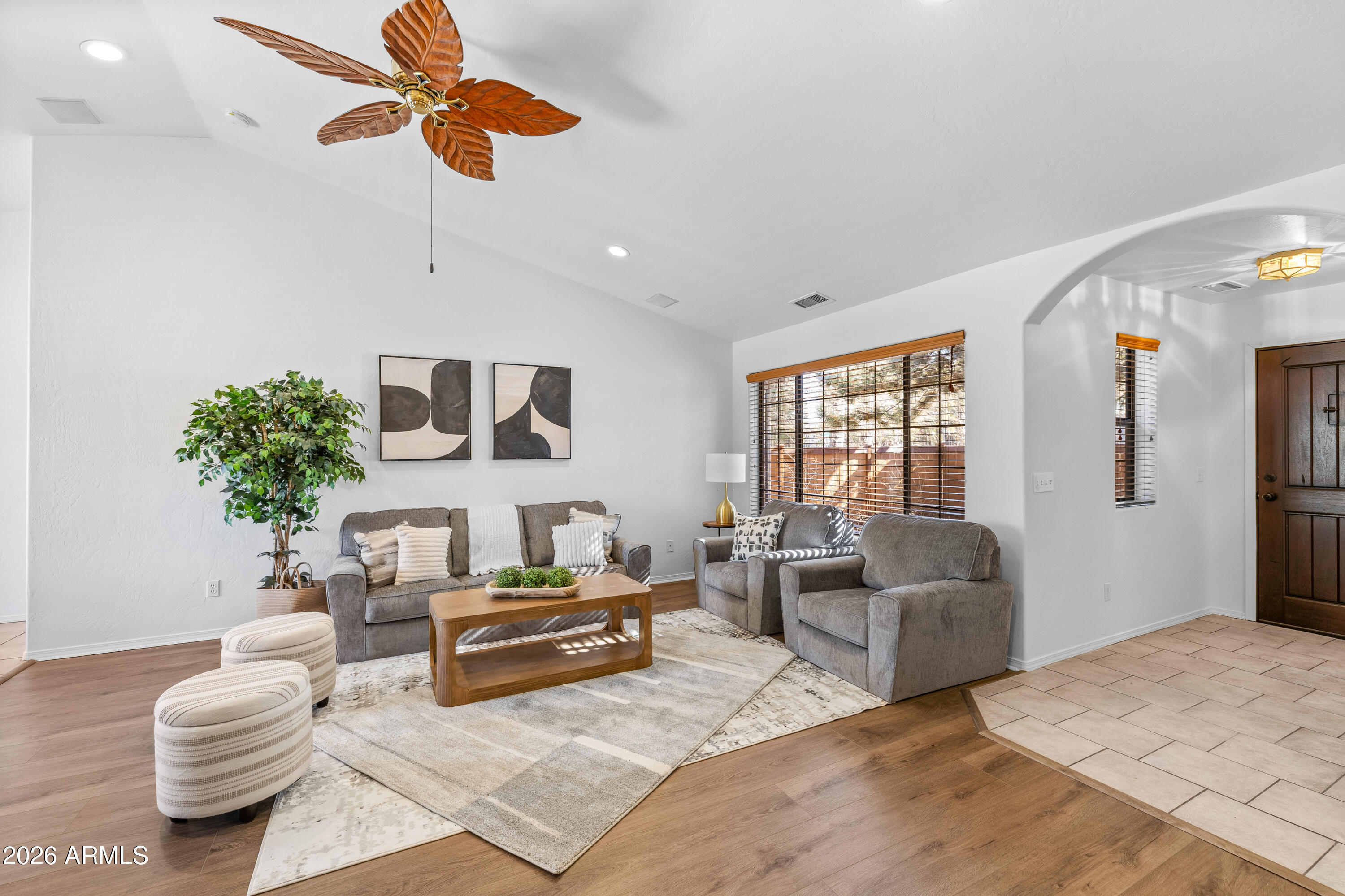 218 E Mohawk Drive