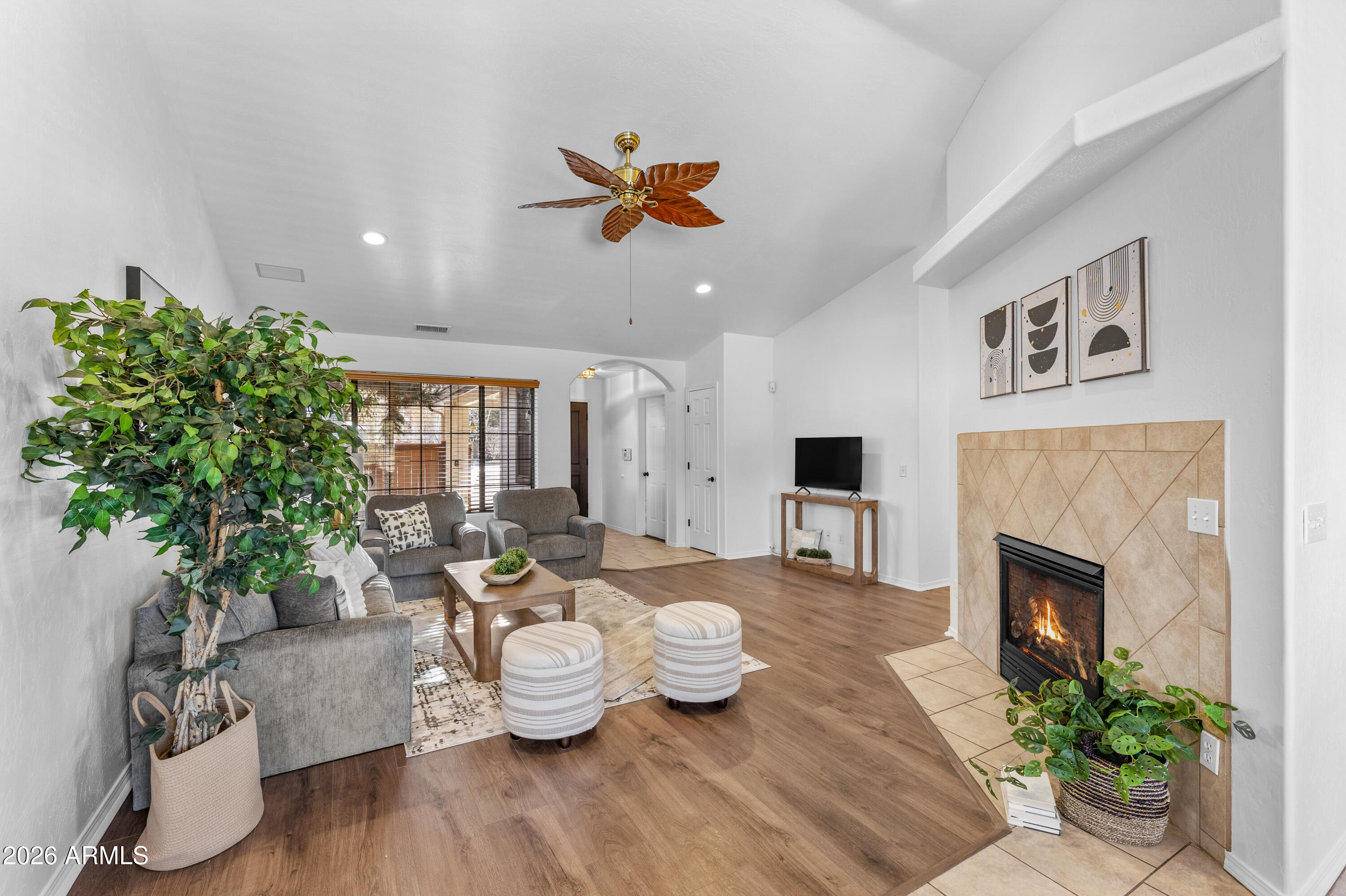 218 E Mohawk Drive