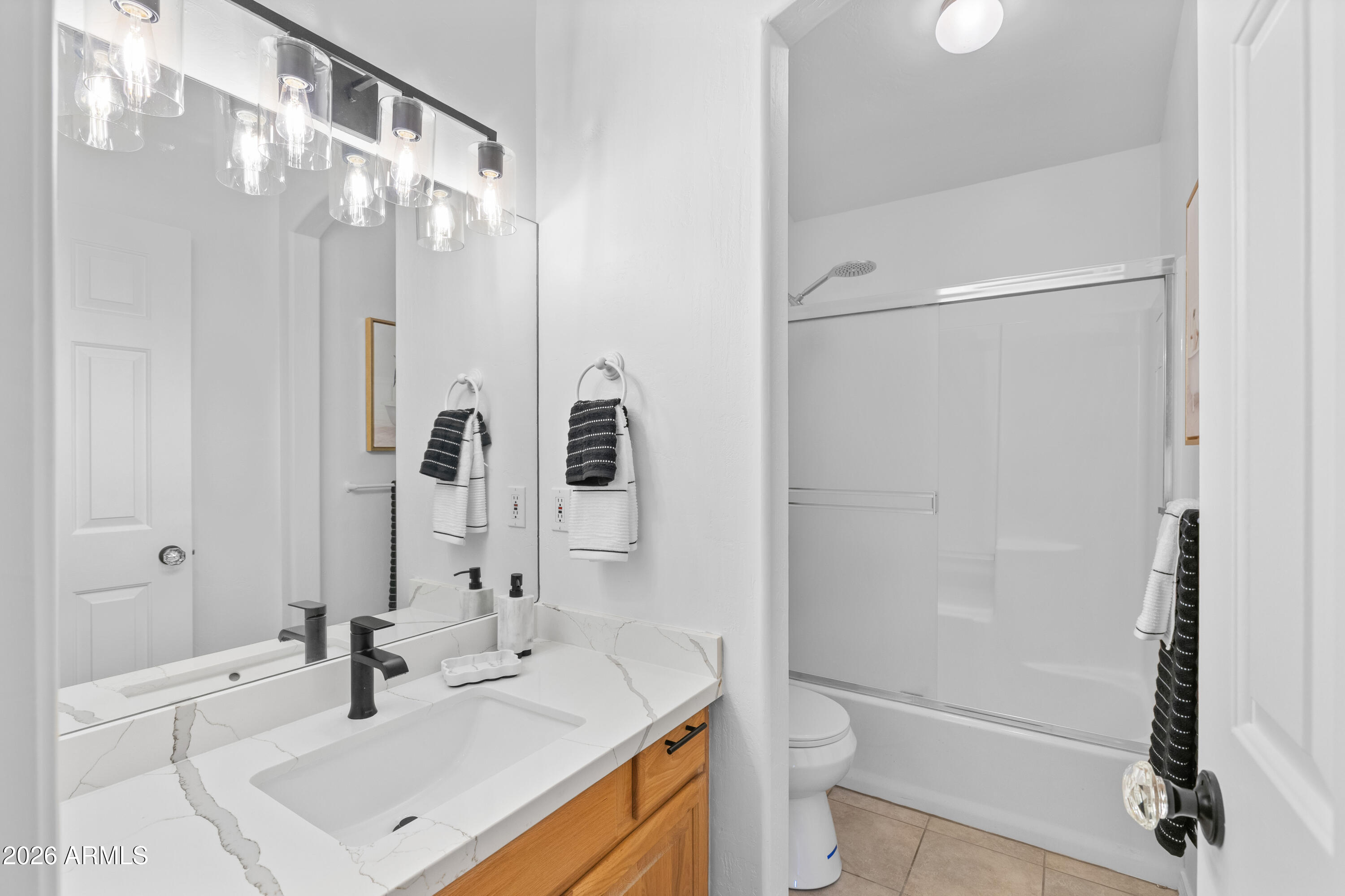 218 E Mohawk Drive