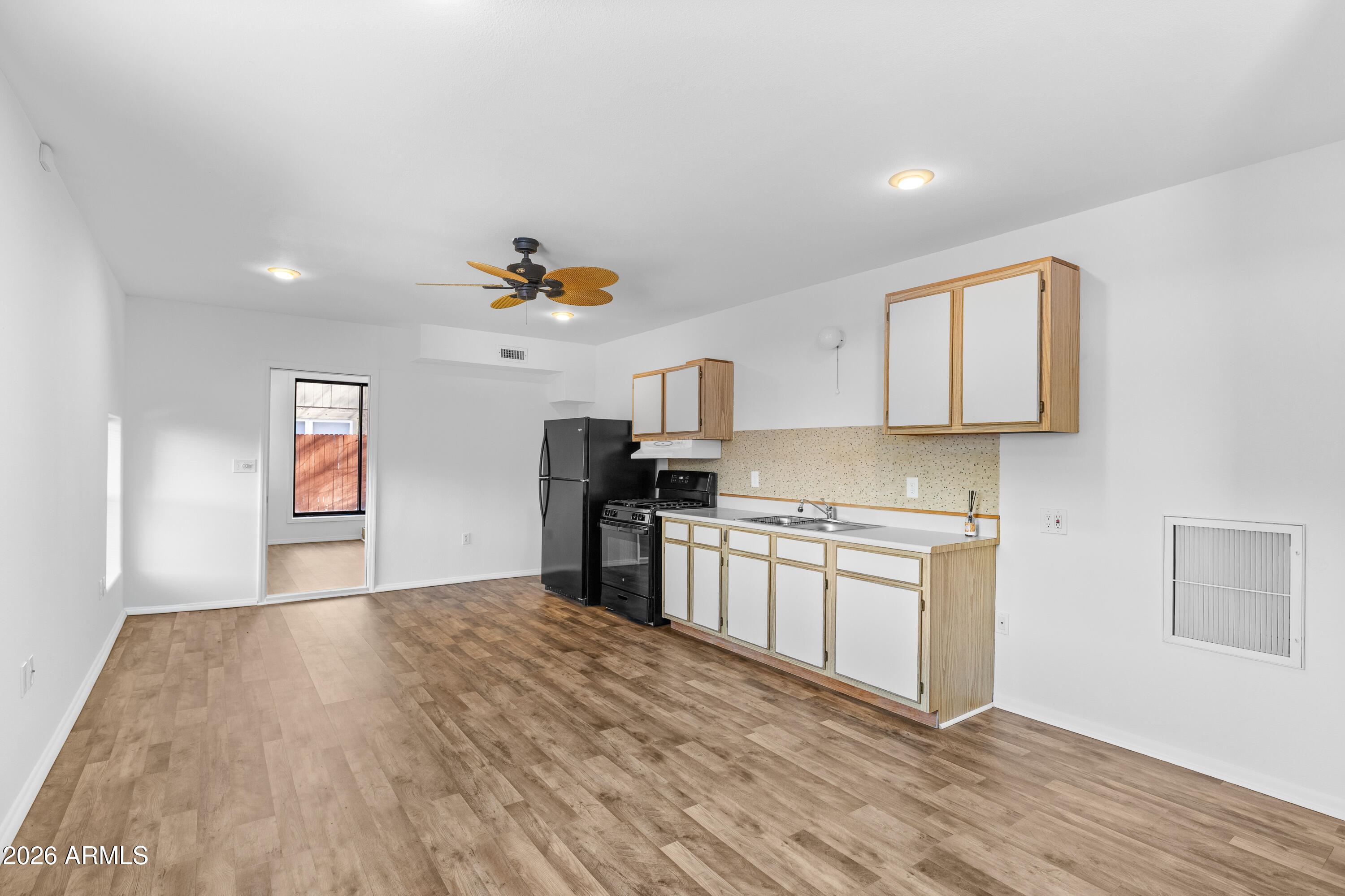 218 E Mohawk Drive