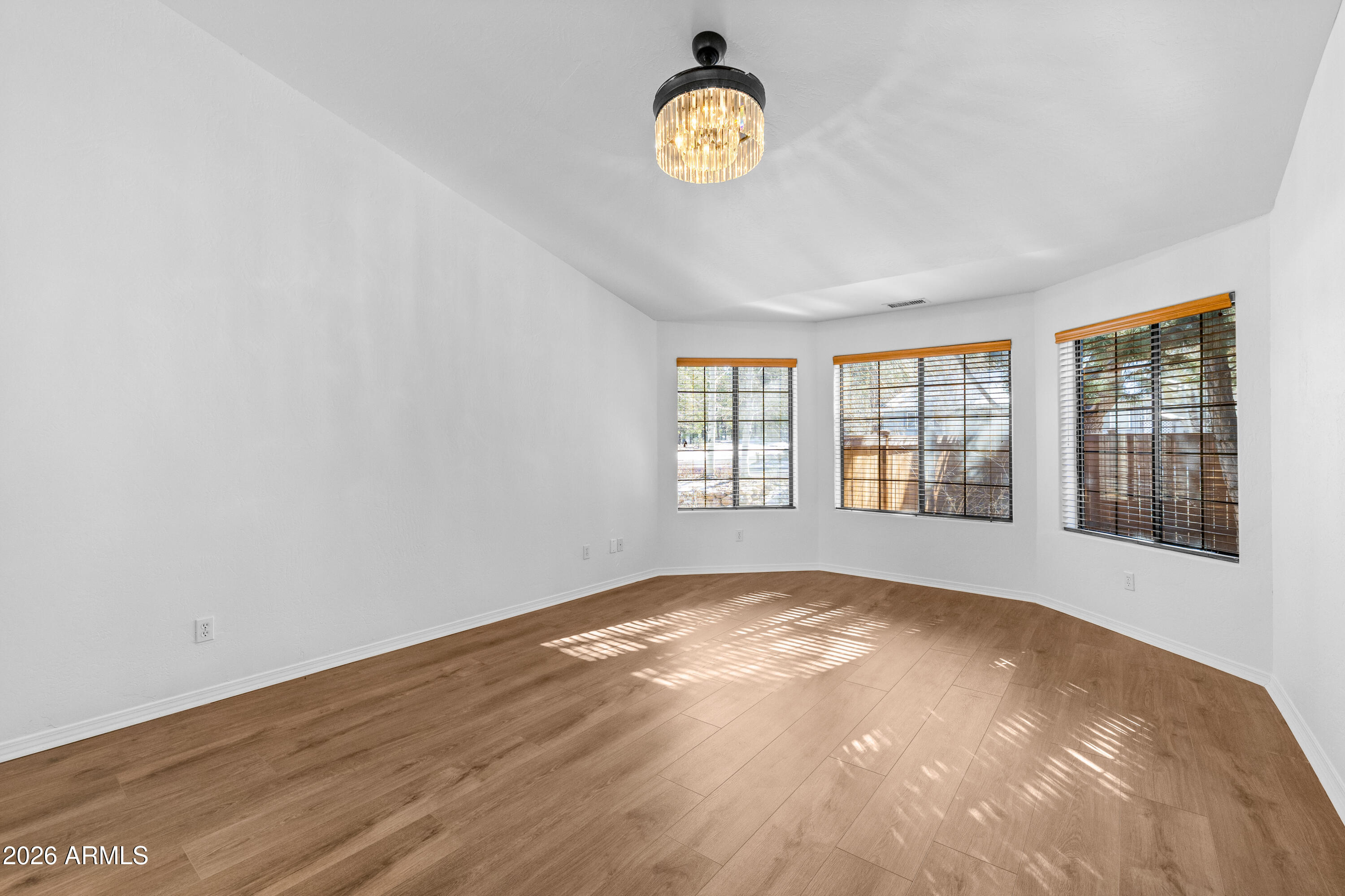 218 E Mohawk Drive
