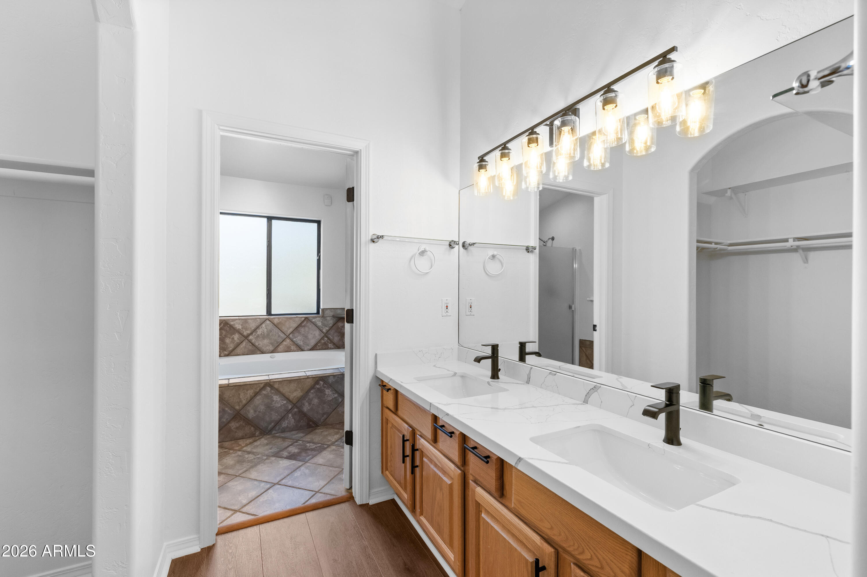 218 E Mohawk Drive
