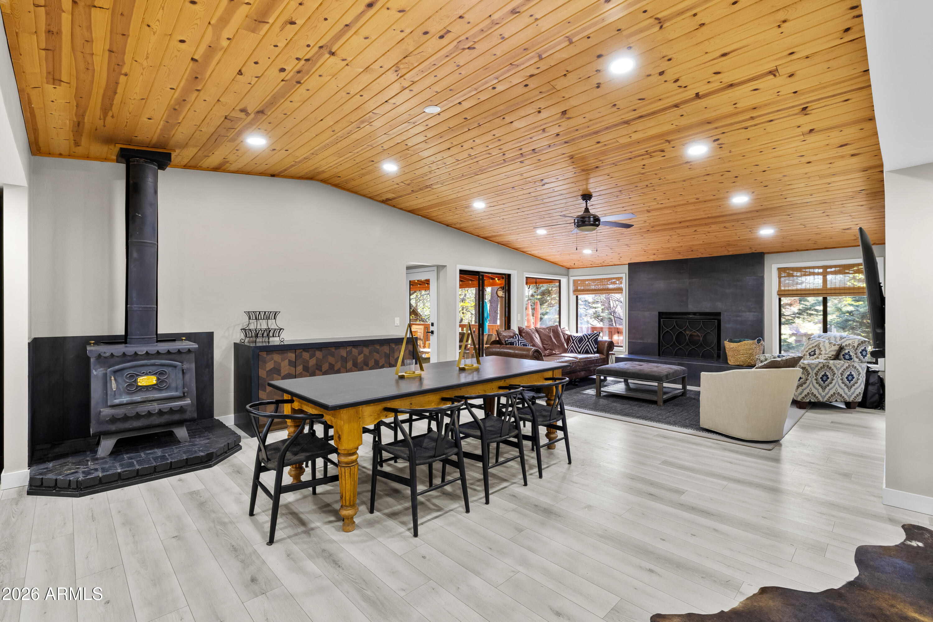1253 E Raintree Place