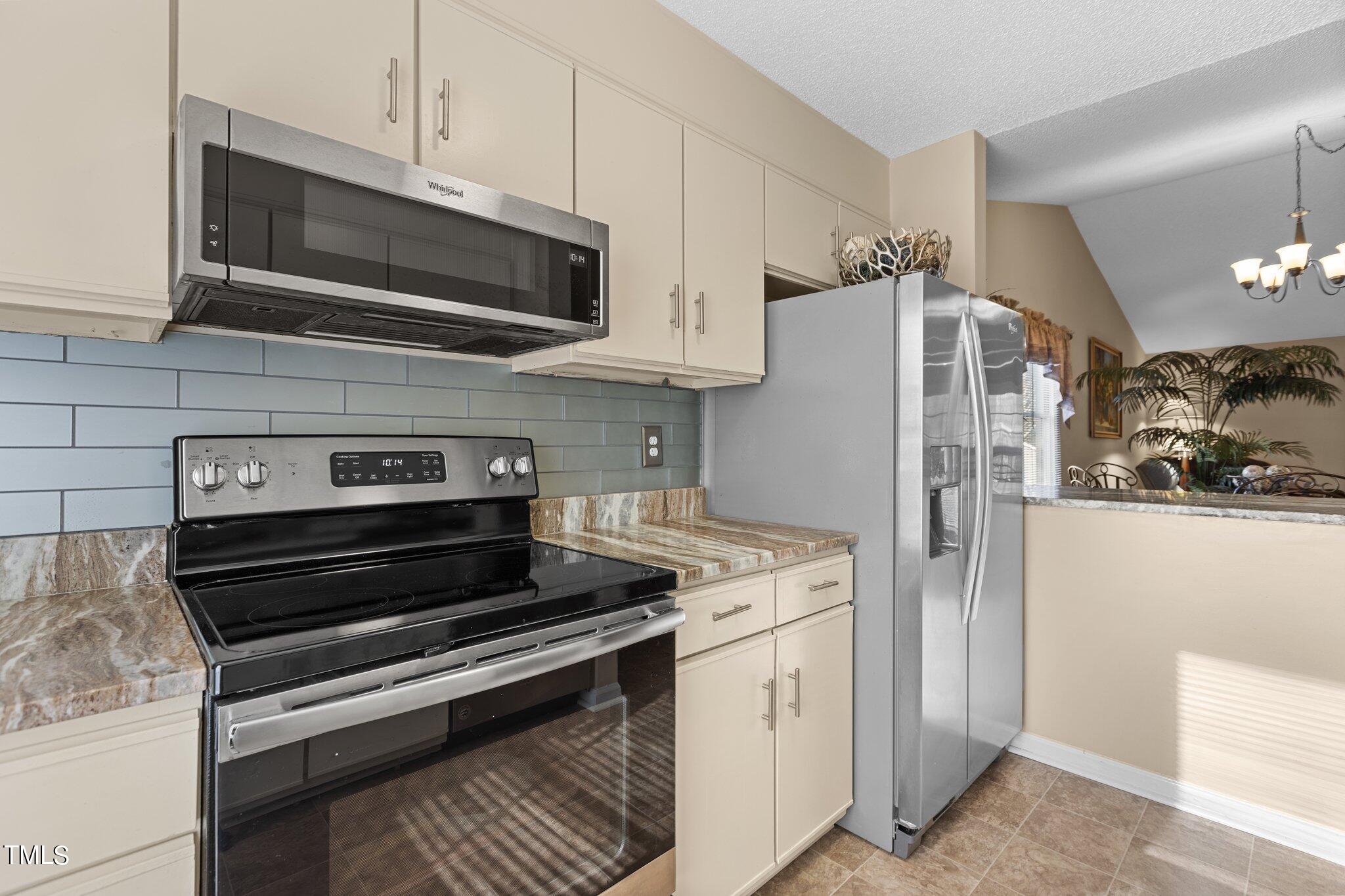 2426 Mapleton Lane