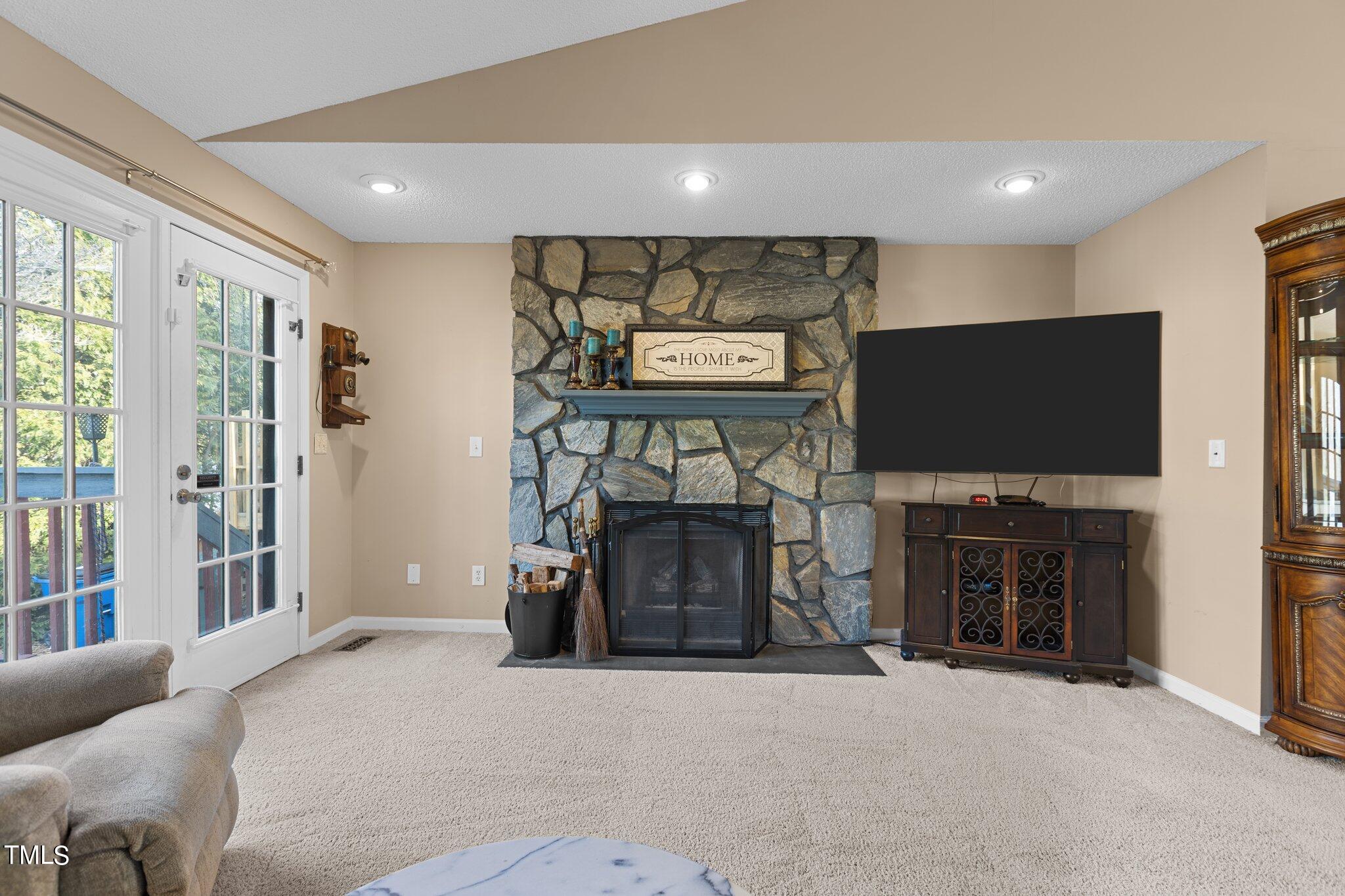 2426 Mapleton Lane