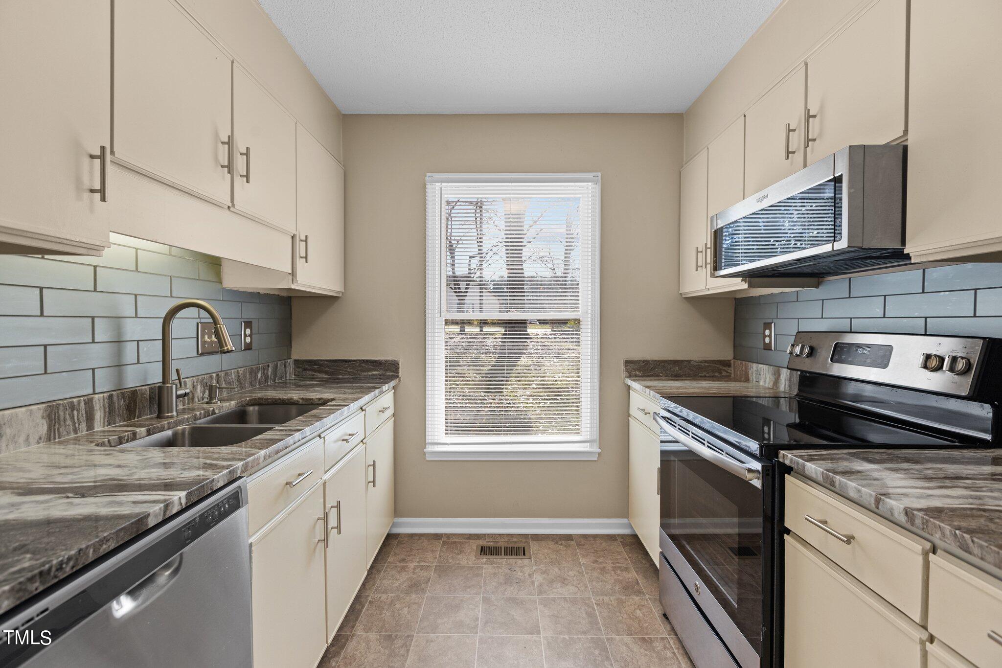 2426 Mapleton Lane