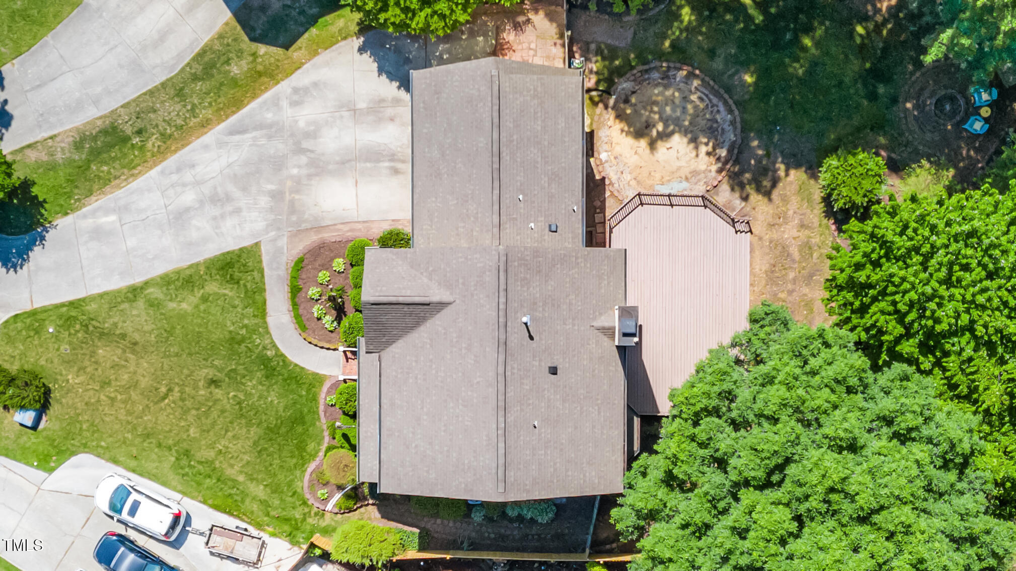 104 Ludstone Court