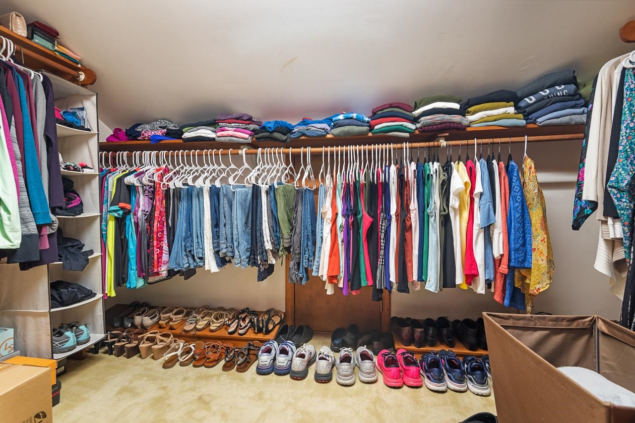 7104 Valley Lake Drive