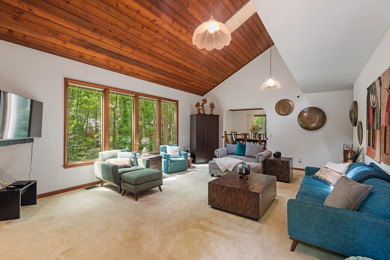 7104 Valley Lake Drive