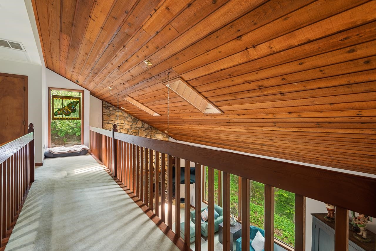 7104 Valley Lake Drive