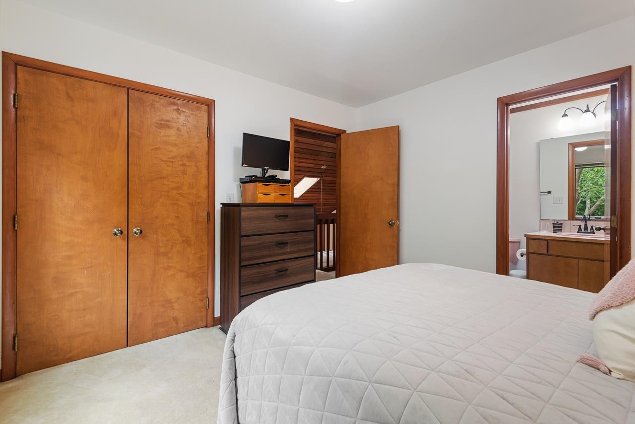 7104 Valley Lake Drive