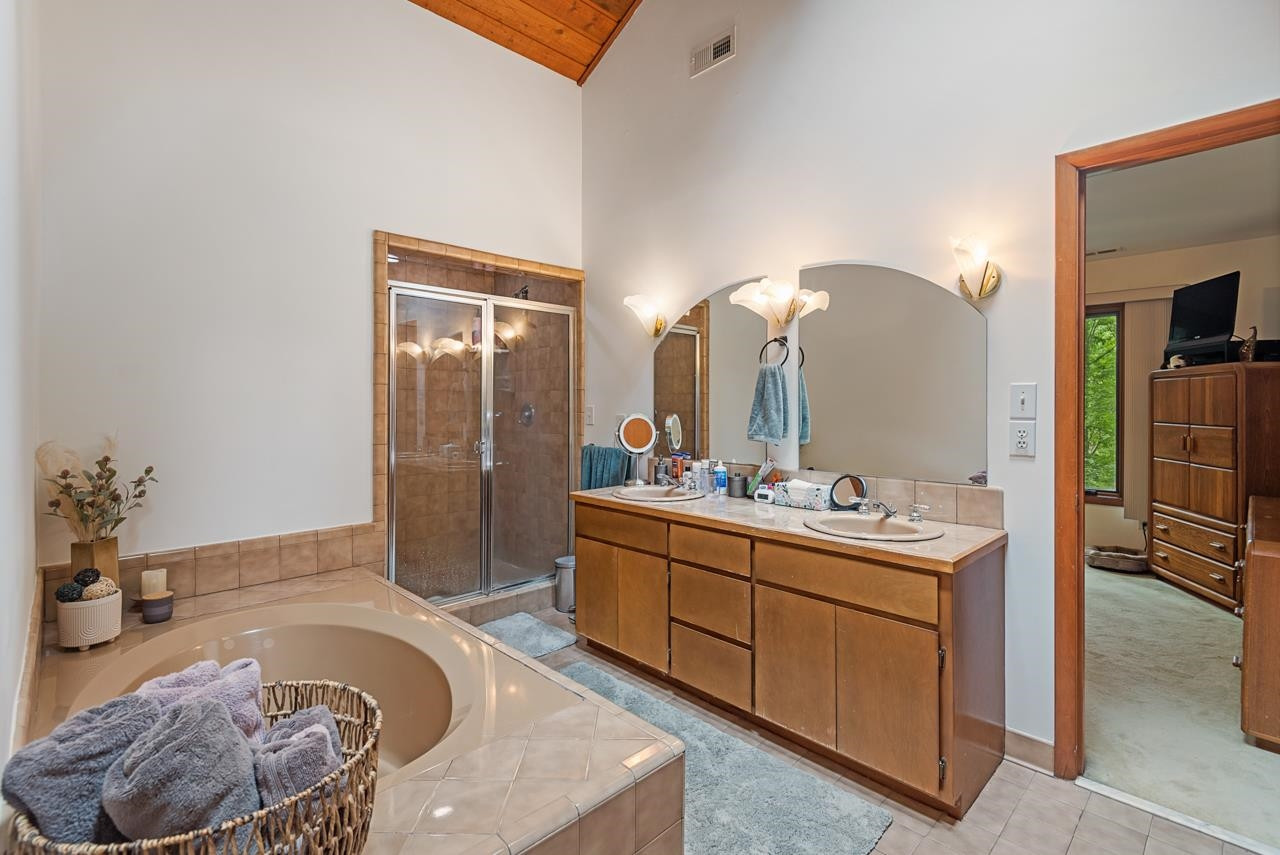 7104 Valley Lake Drive