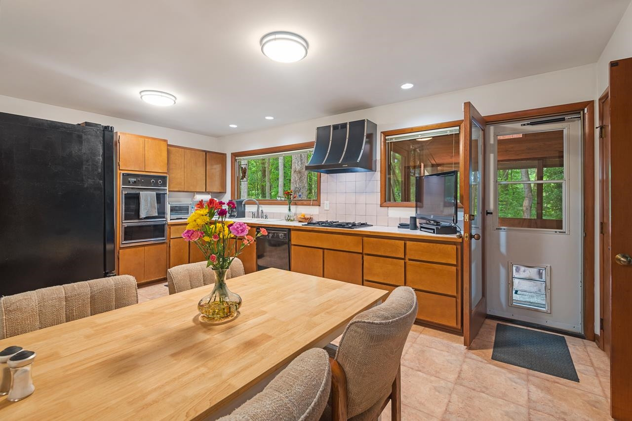 7104 Valley Lake Drive