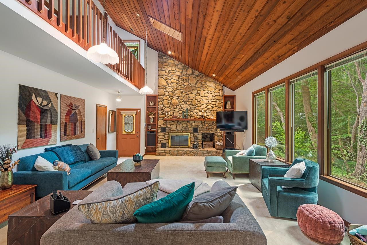 7104 Valley Lake Drive