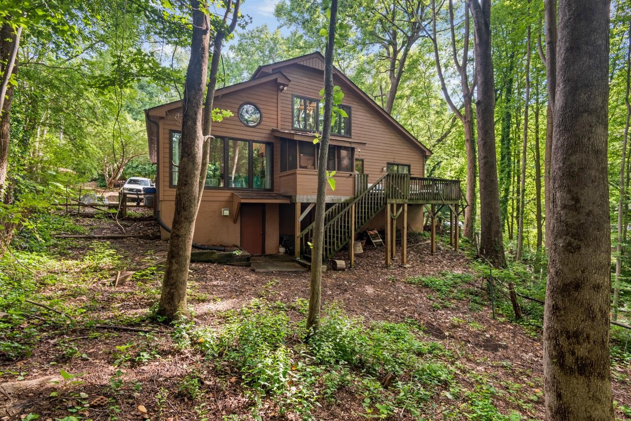 7104 Valley Lake Drive