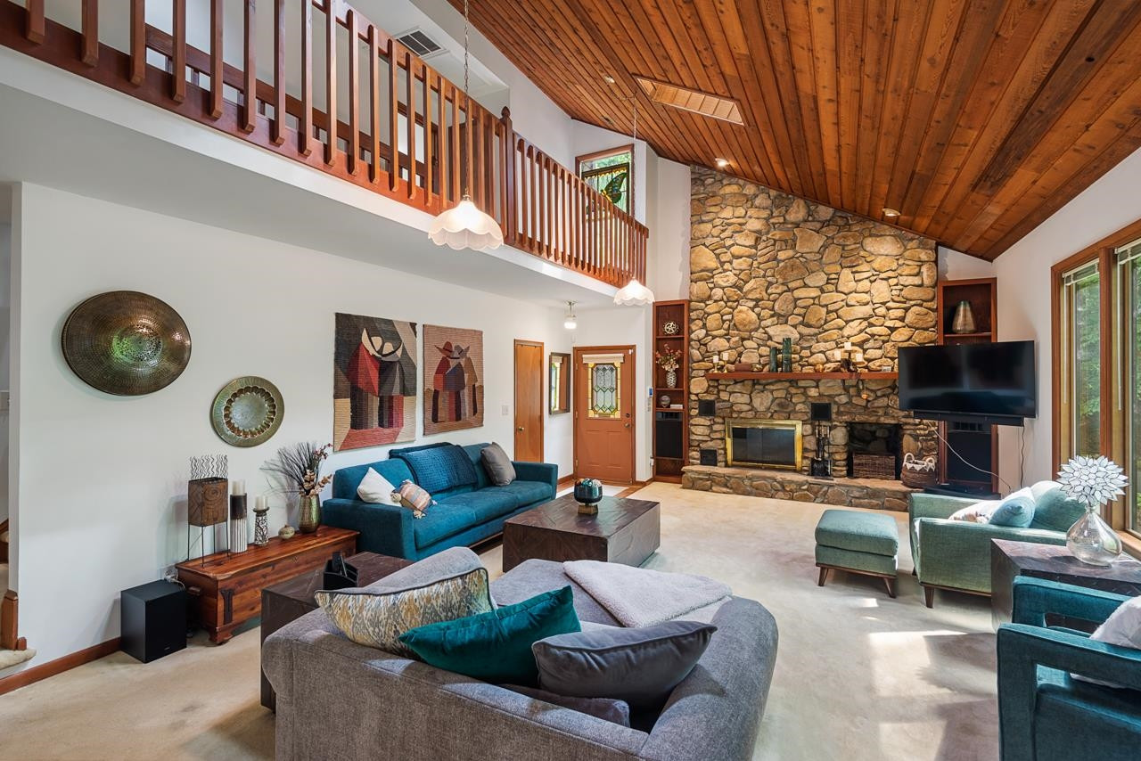 7104 Valley Lake Drive