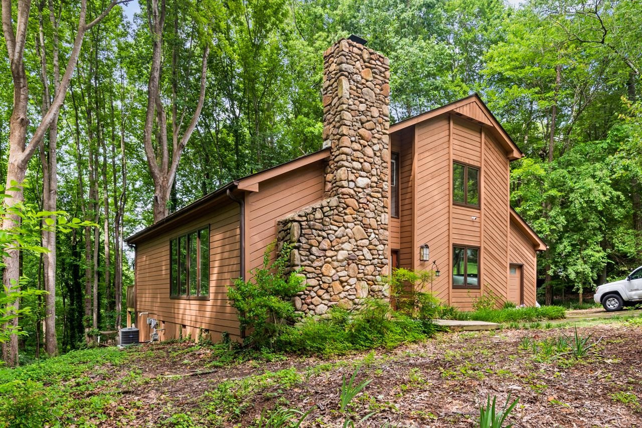 7104 Valley Lake Drive