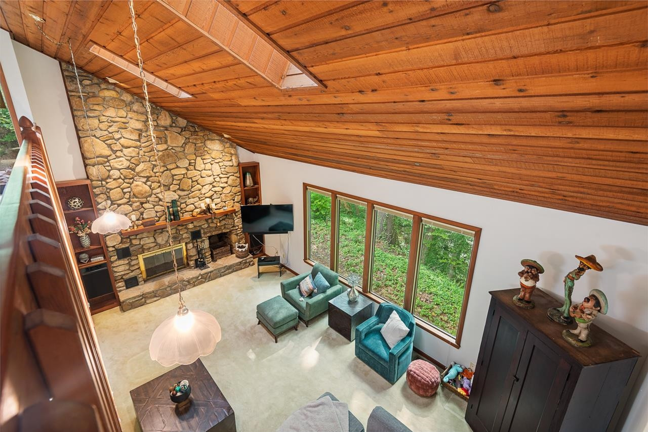 7104 Valley Lake Drive