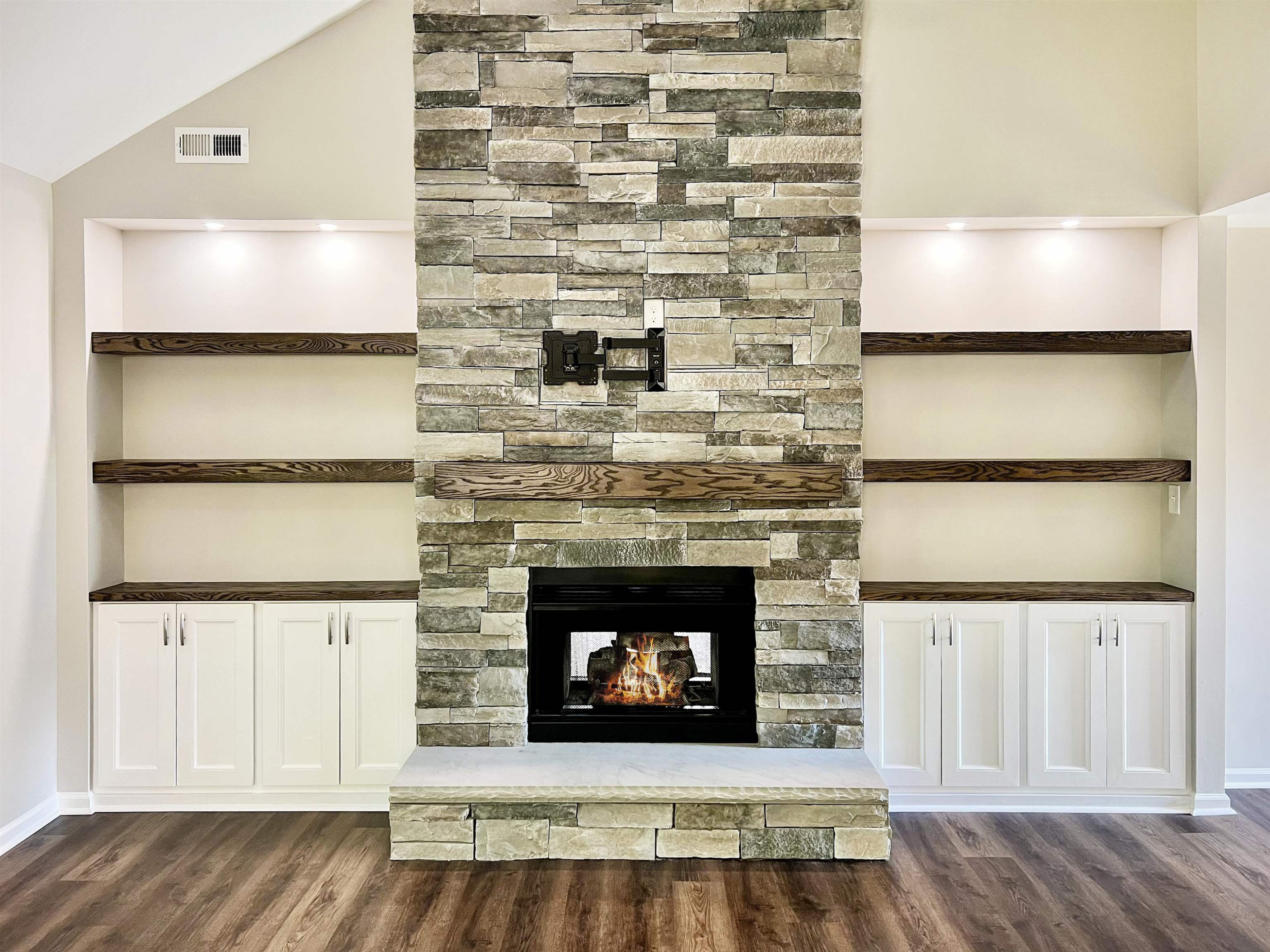 4924 Knightsbridge Way