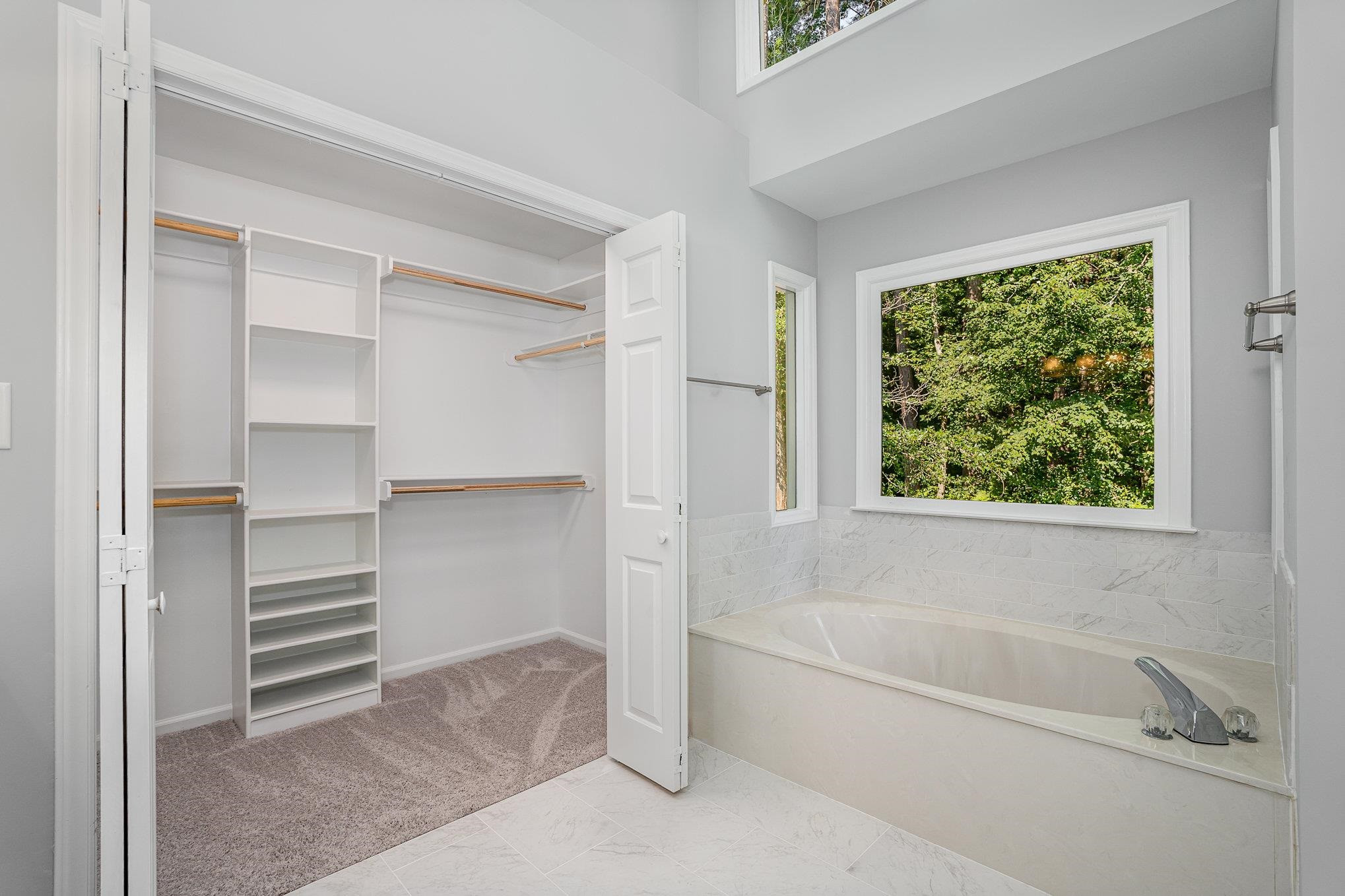 4924 Knightsbridge Way