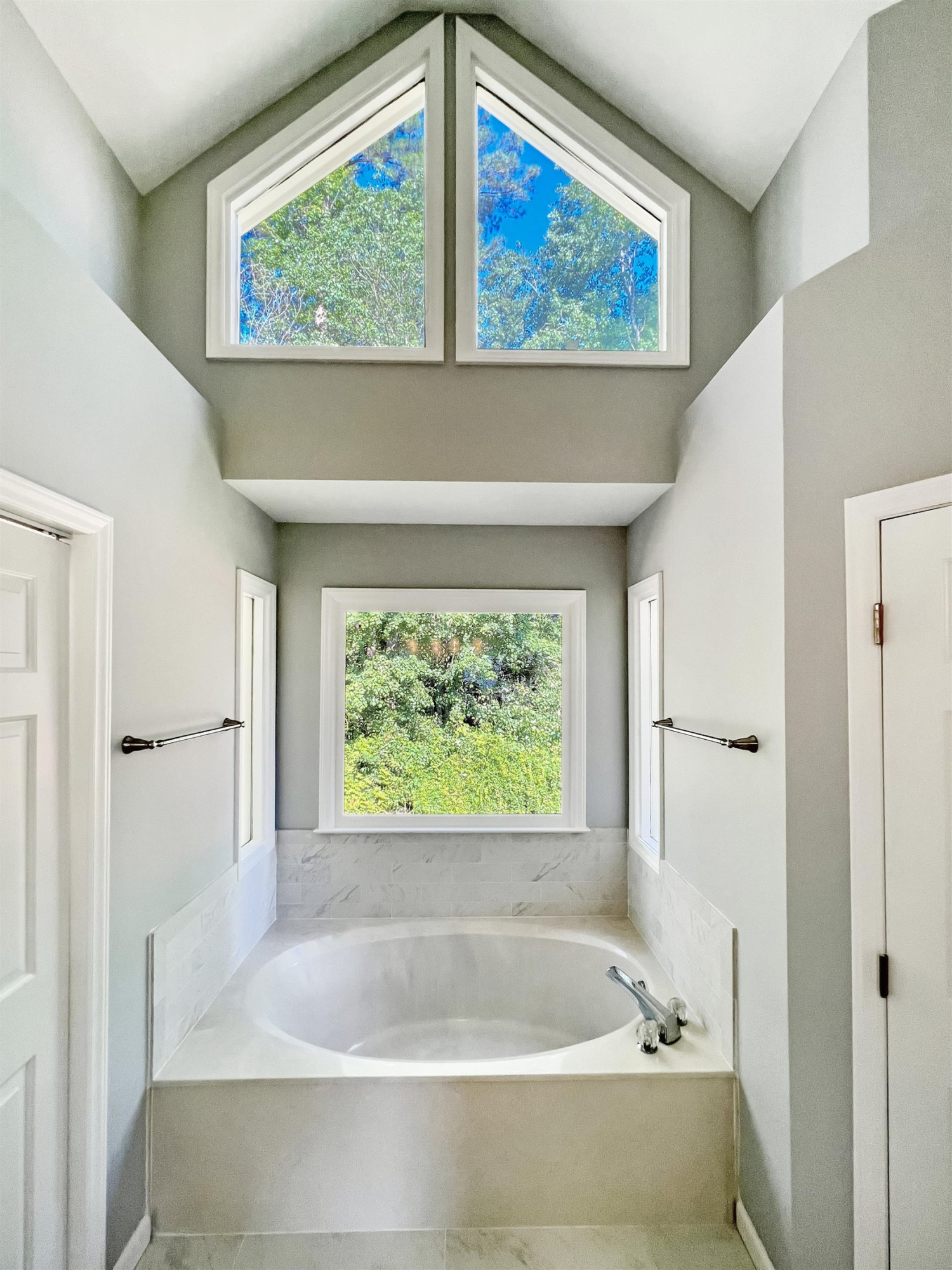 4924 Knightsbridge Way