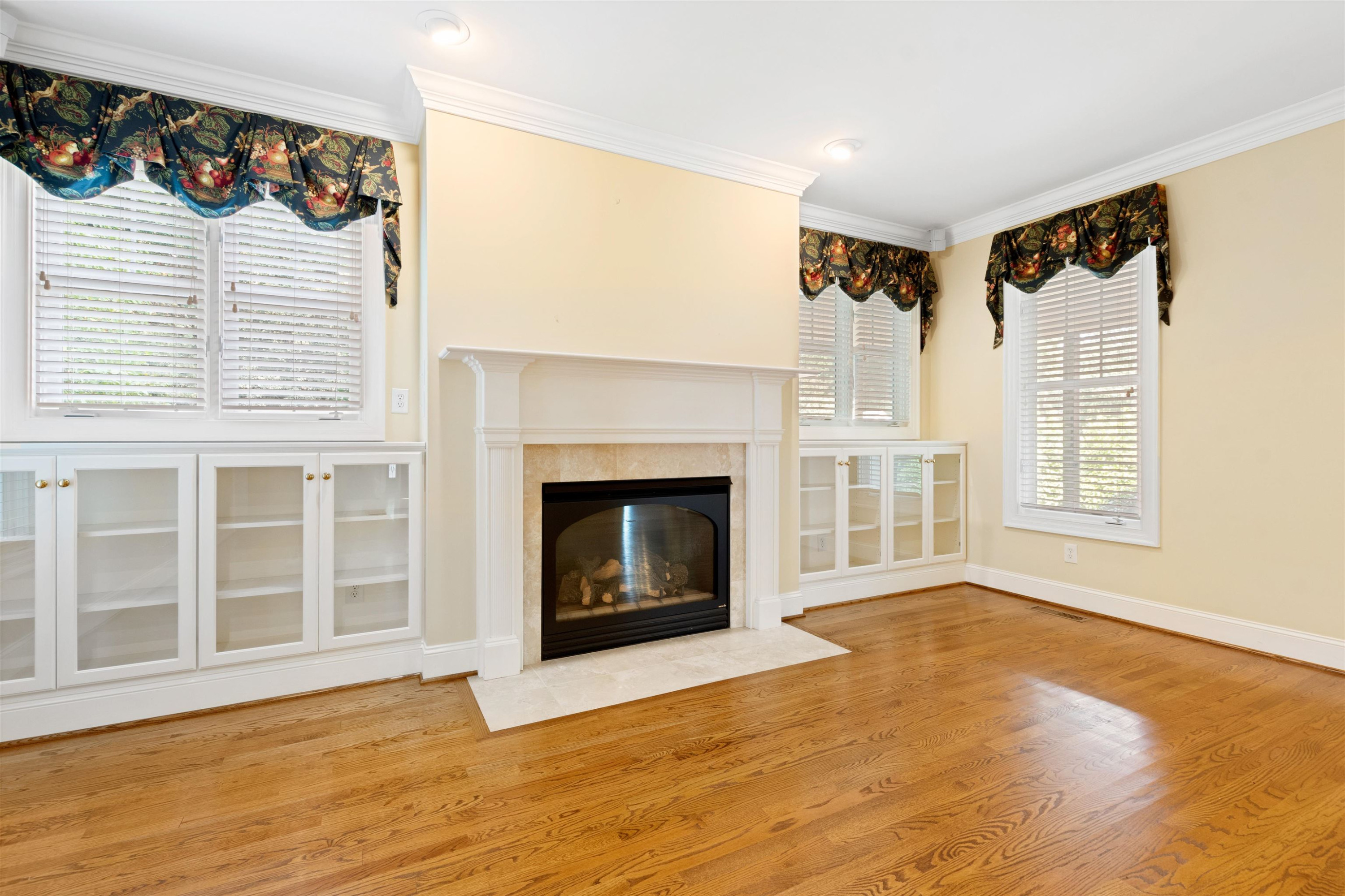 4013 English Laurel Lane