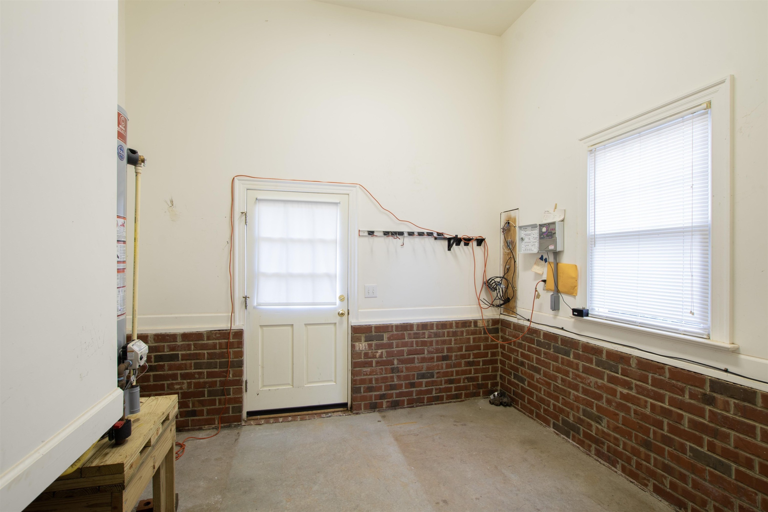 4013 English Laurel Lane