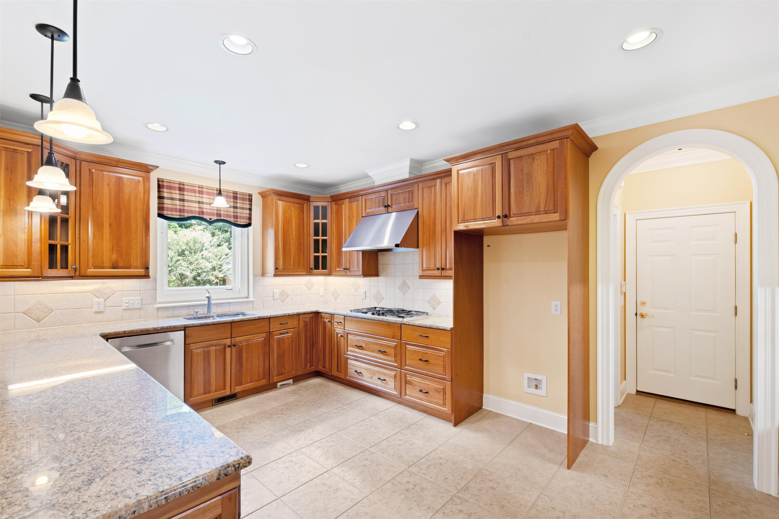 4013 English Laurel Lane