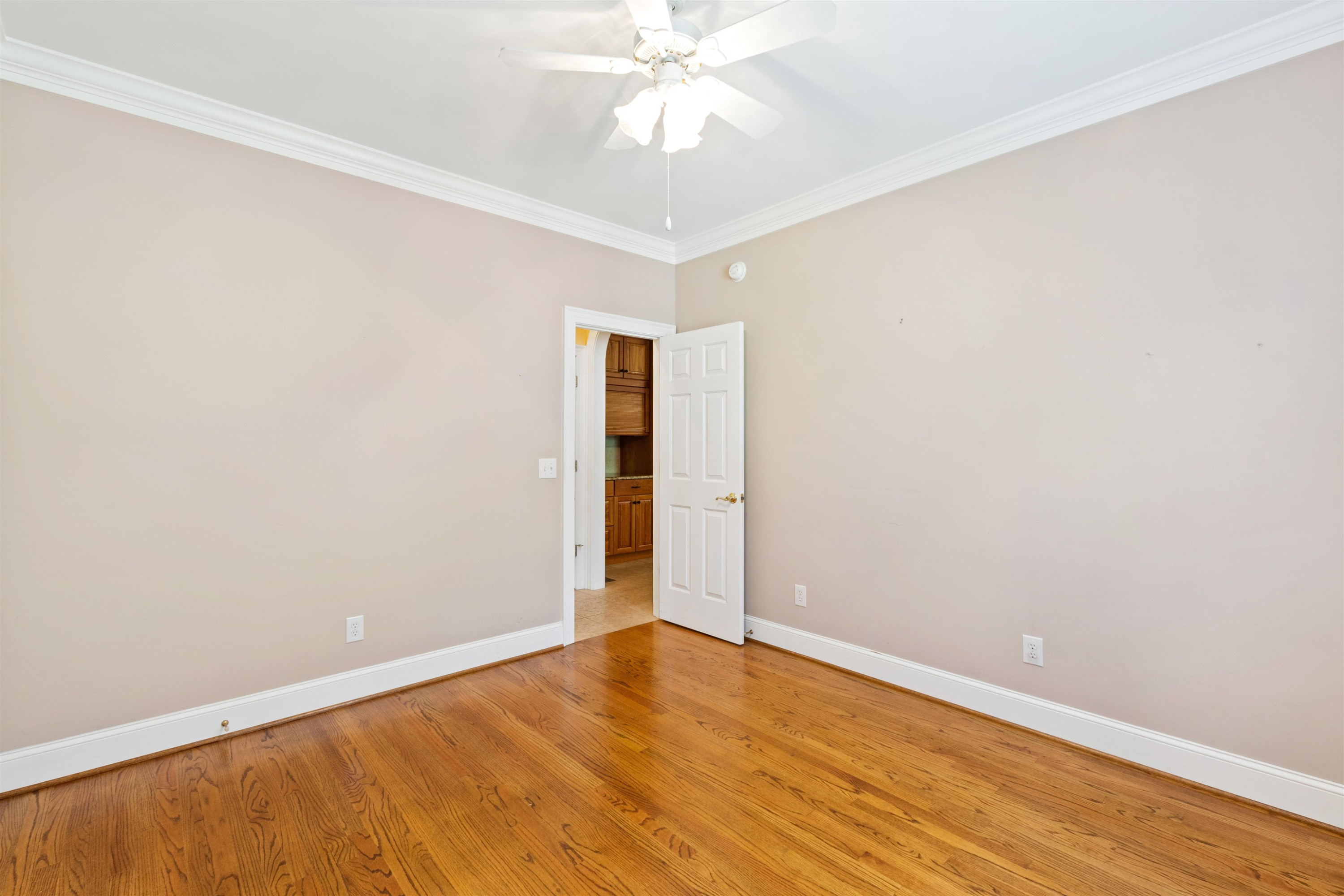 4013 English Laurel Lane