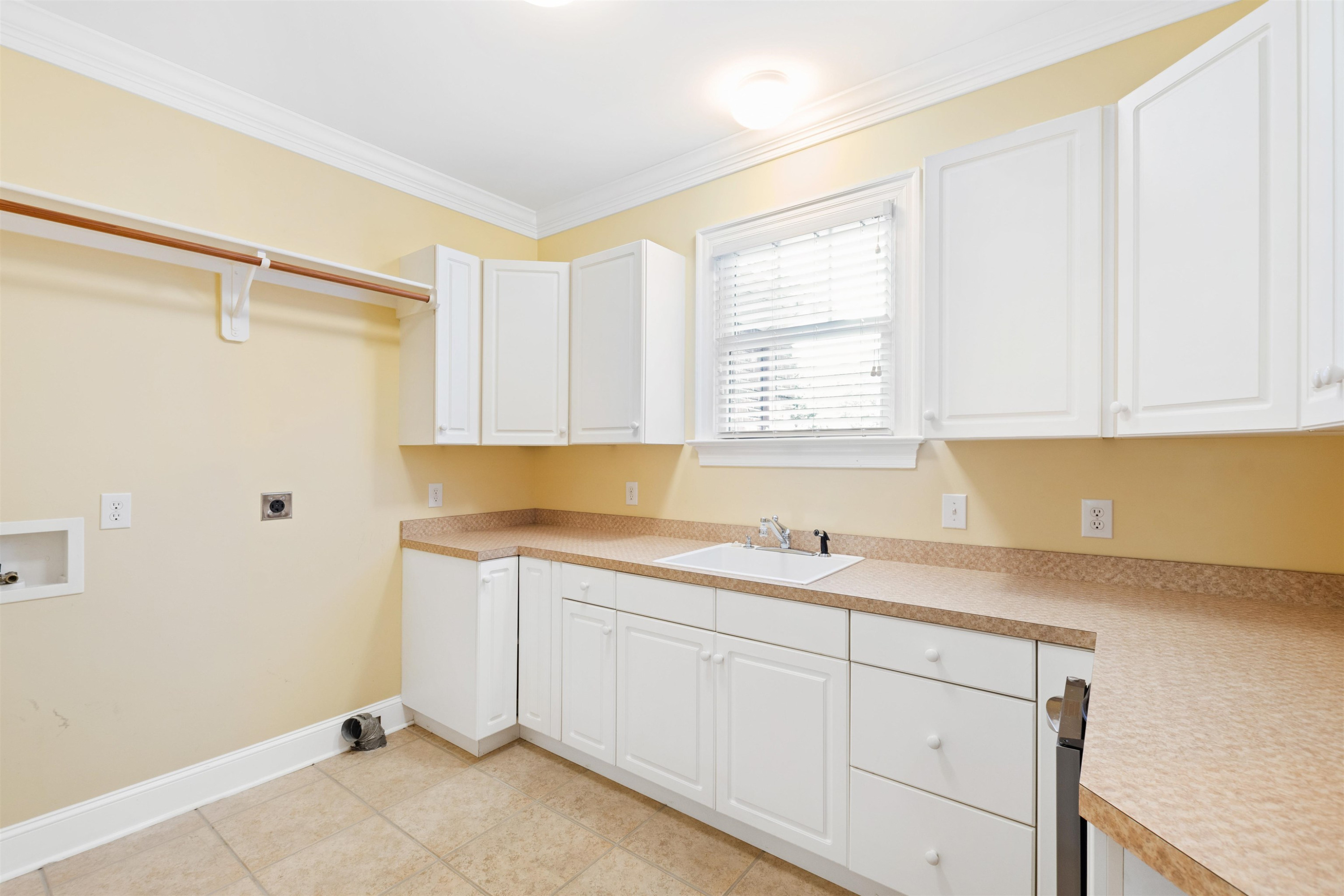 4013 English Laurel Lane