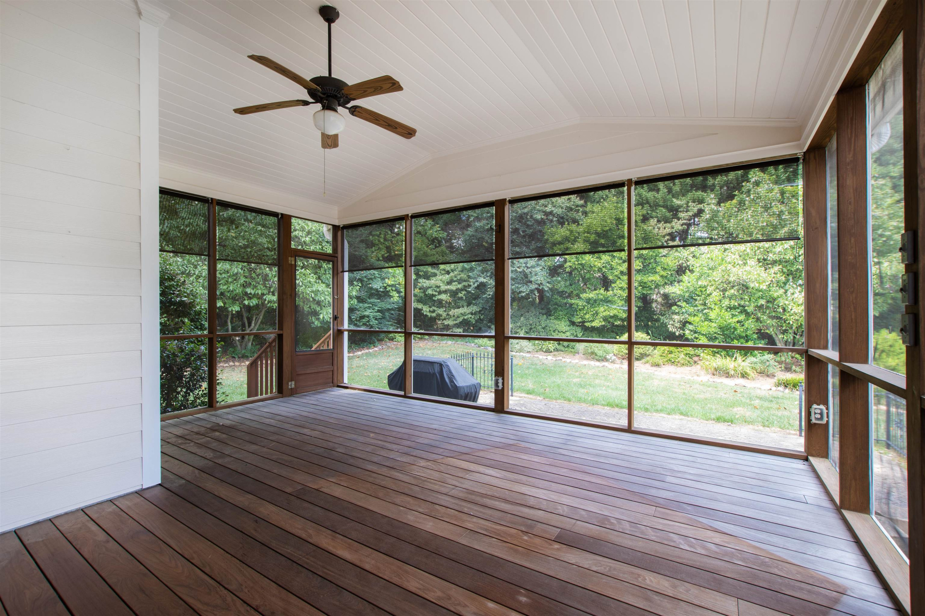 4013 English Laurel Lane