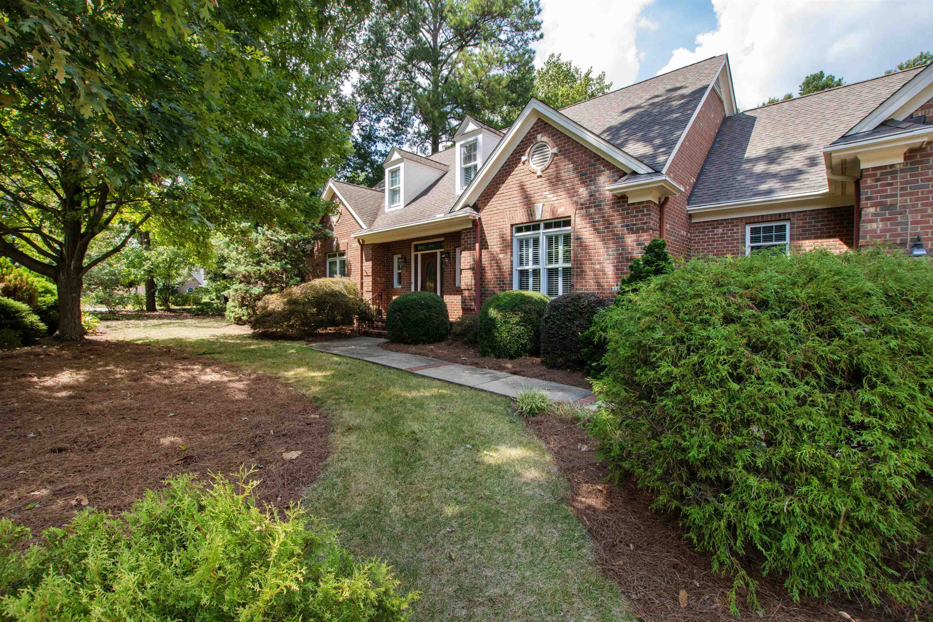 4013 English Laurel Lane