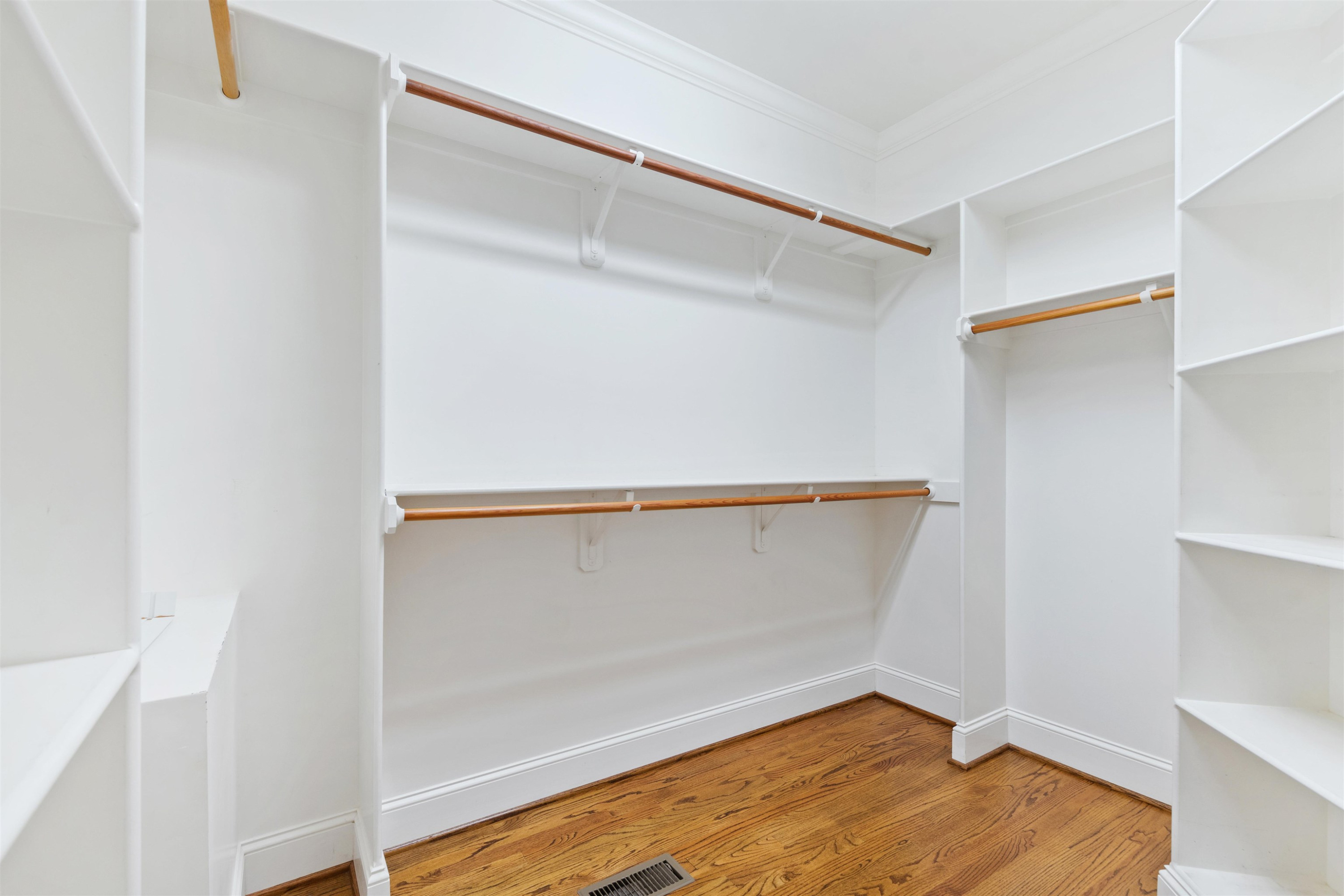 4013 English Laurel Lane