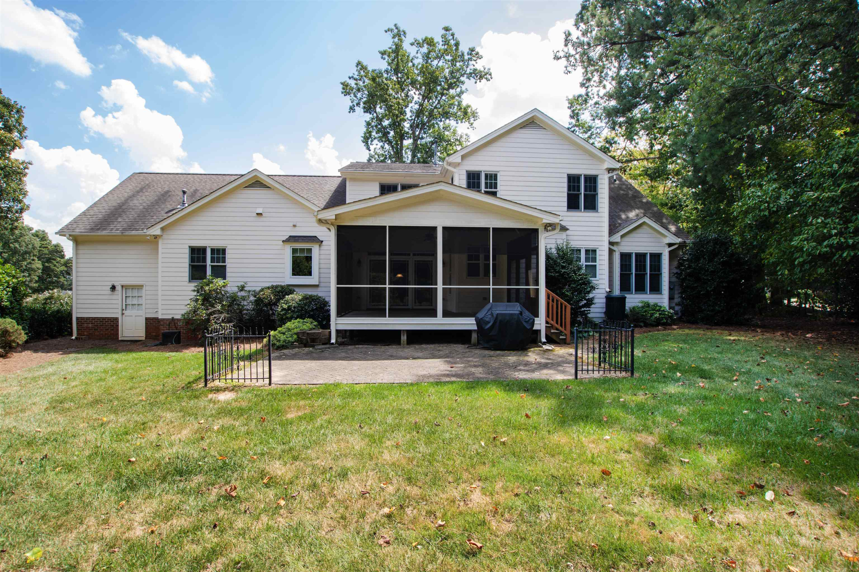 4013 English Laurel Lane