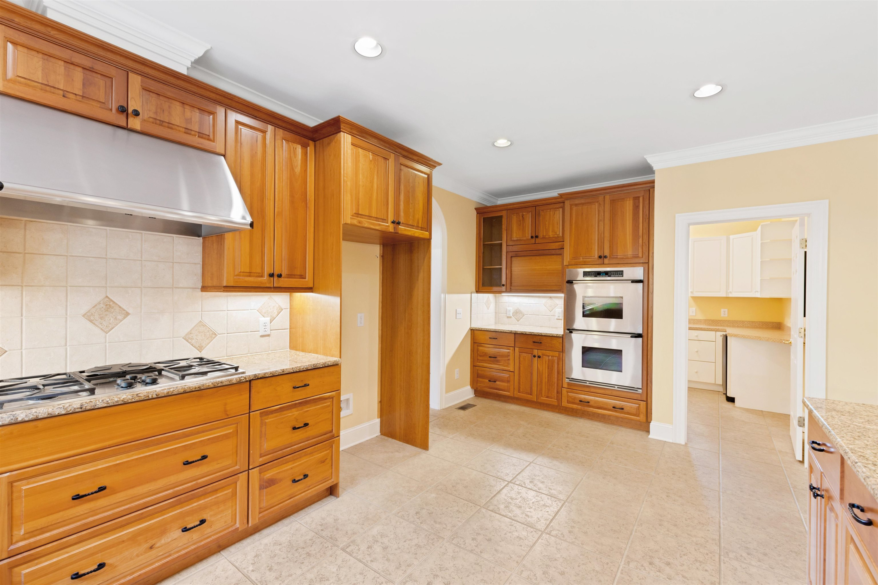 4013 English Laurel Lane