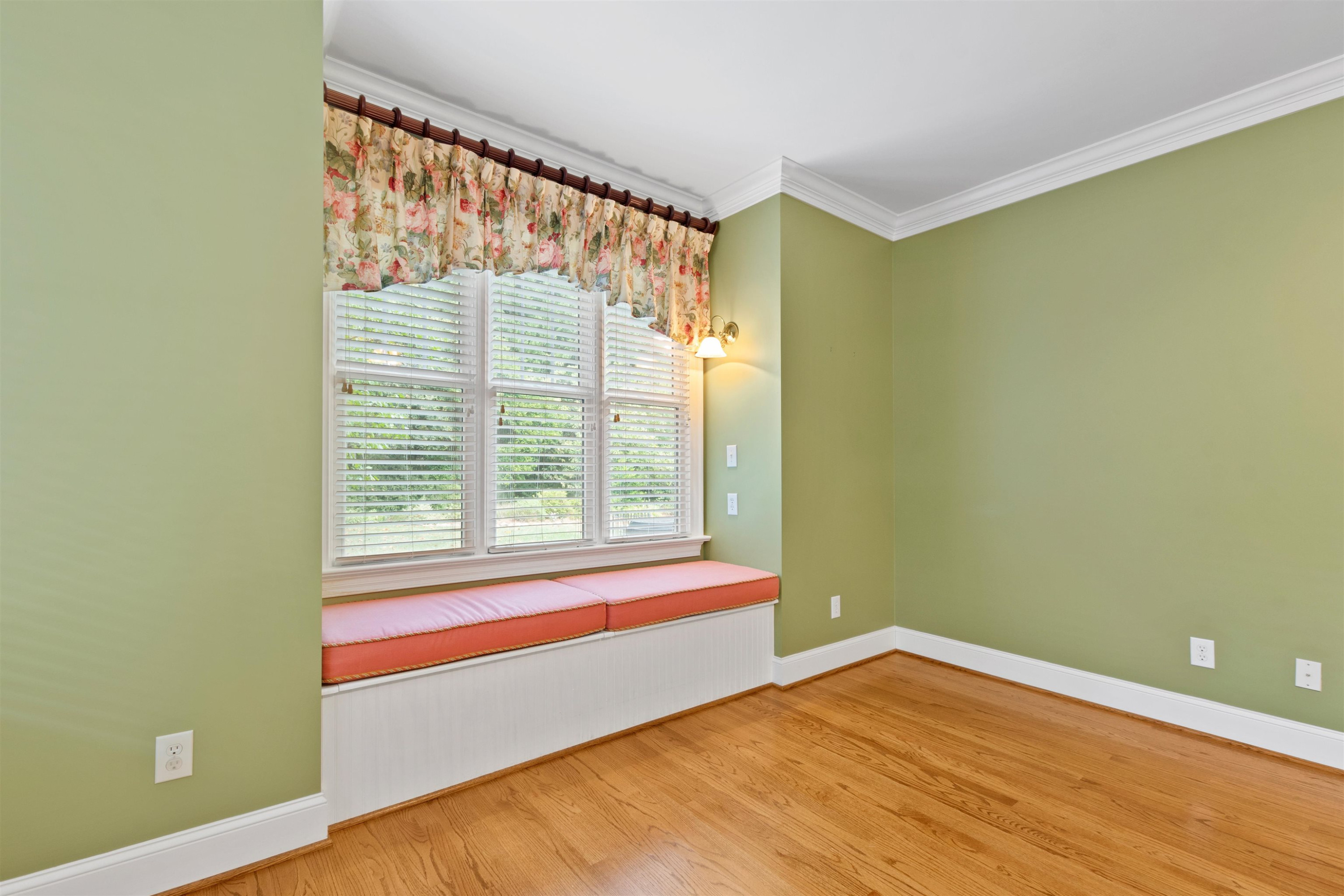 4013 English Laurel Lane