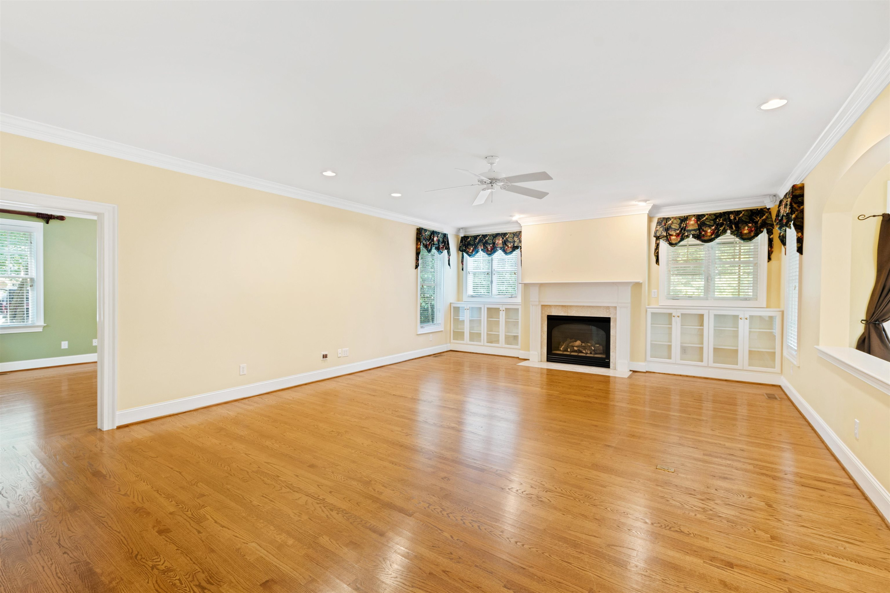 4013 English Laurel Lane