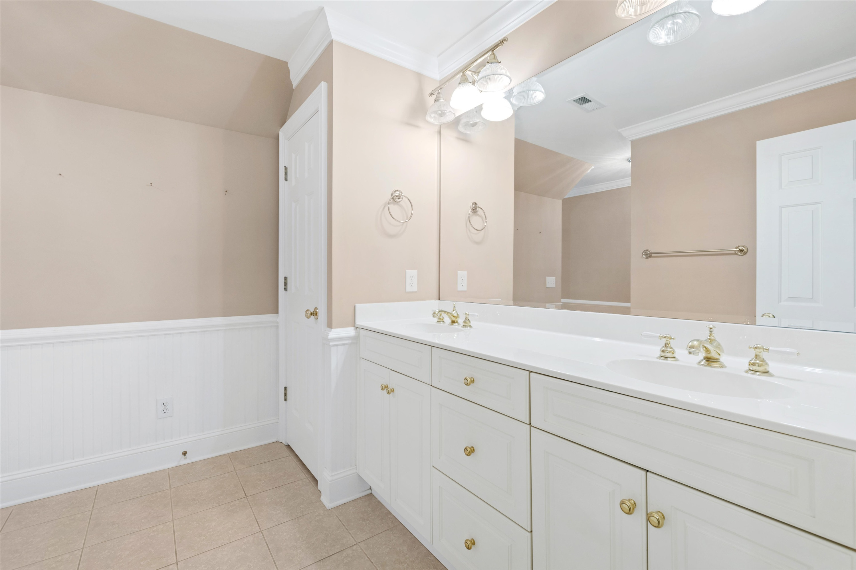 4013 English Laurel Lane