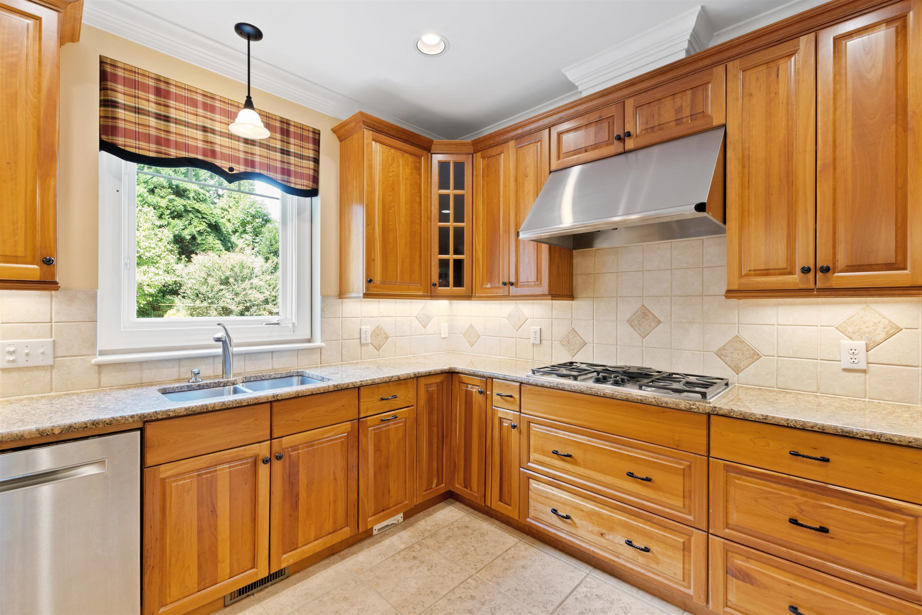 4013 English Laurel Lane