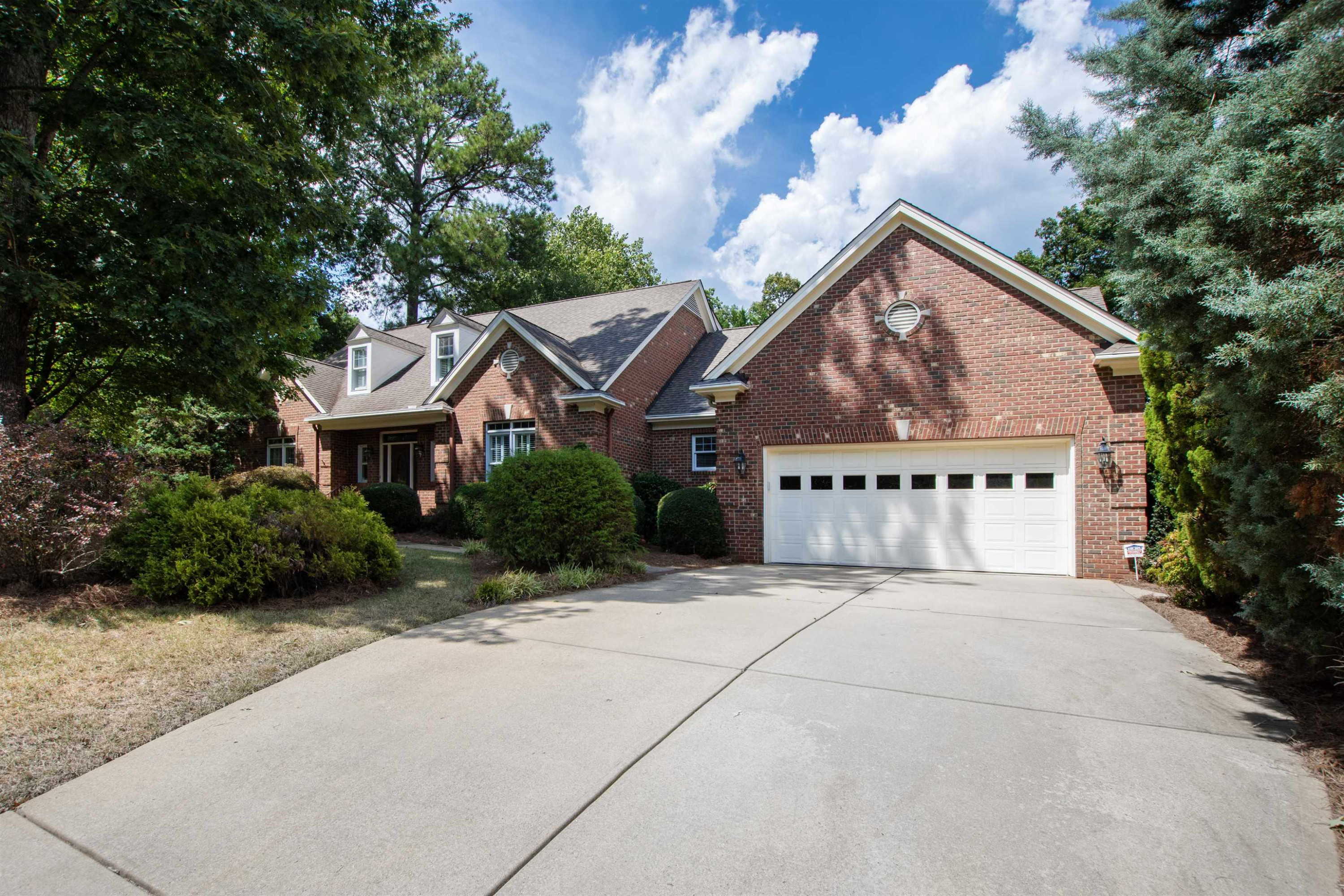 4013 English Laurel Lane