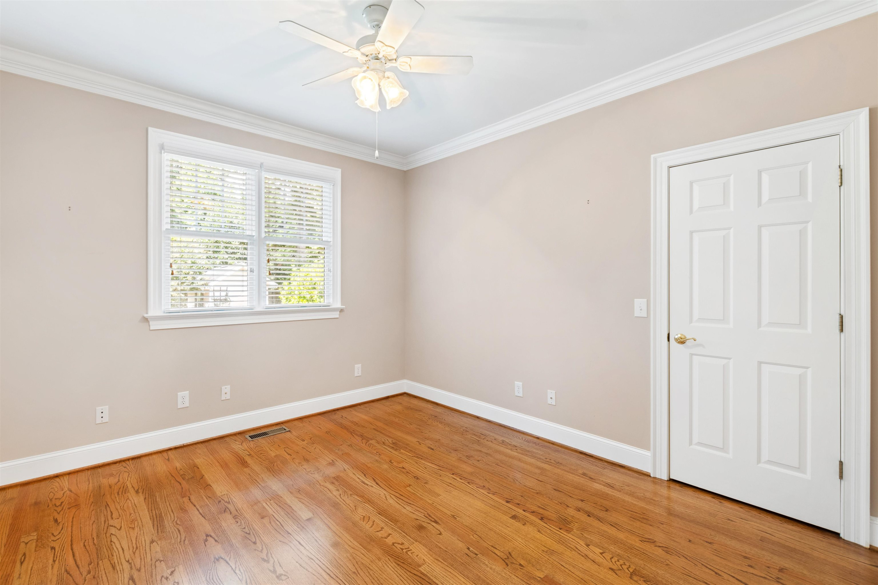 4013 English Laurel Lane