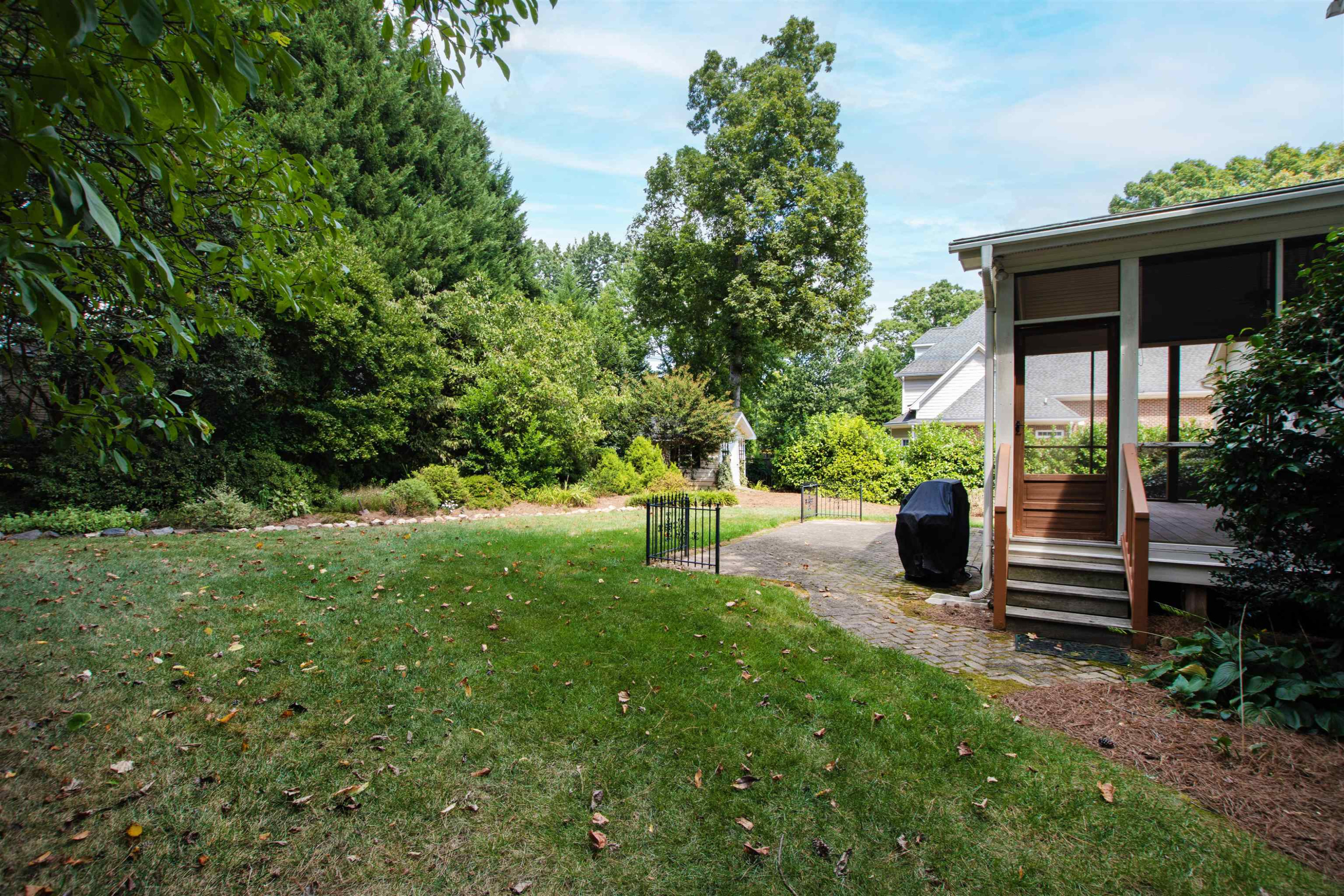 4013 English Laurel Lane