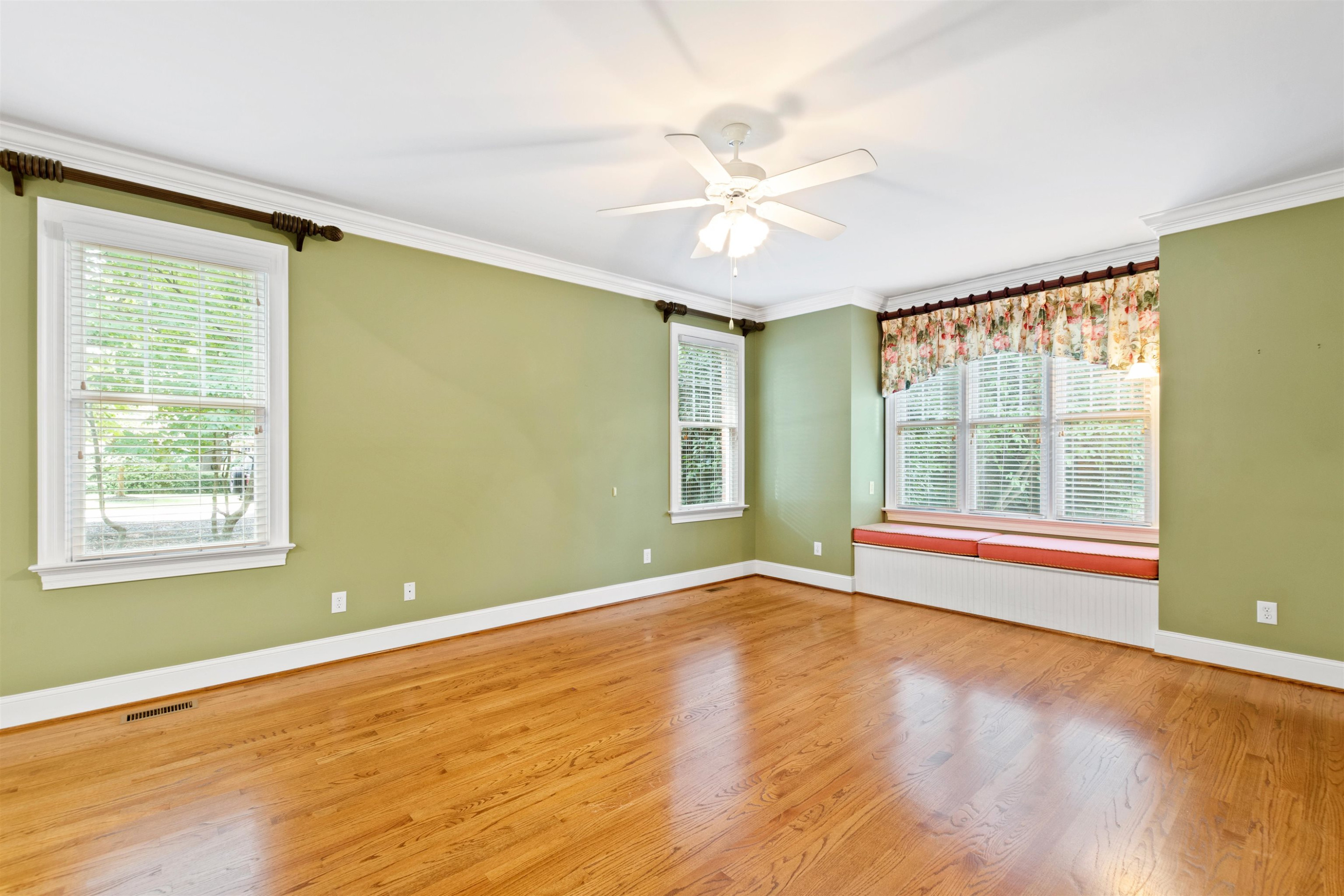 4013 English Laurel Lane