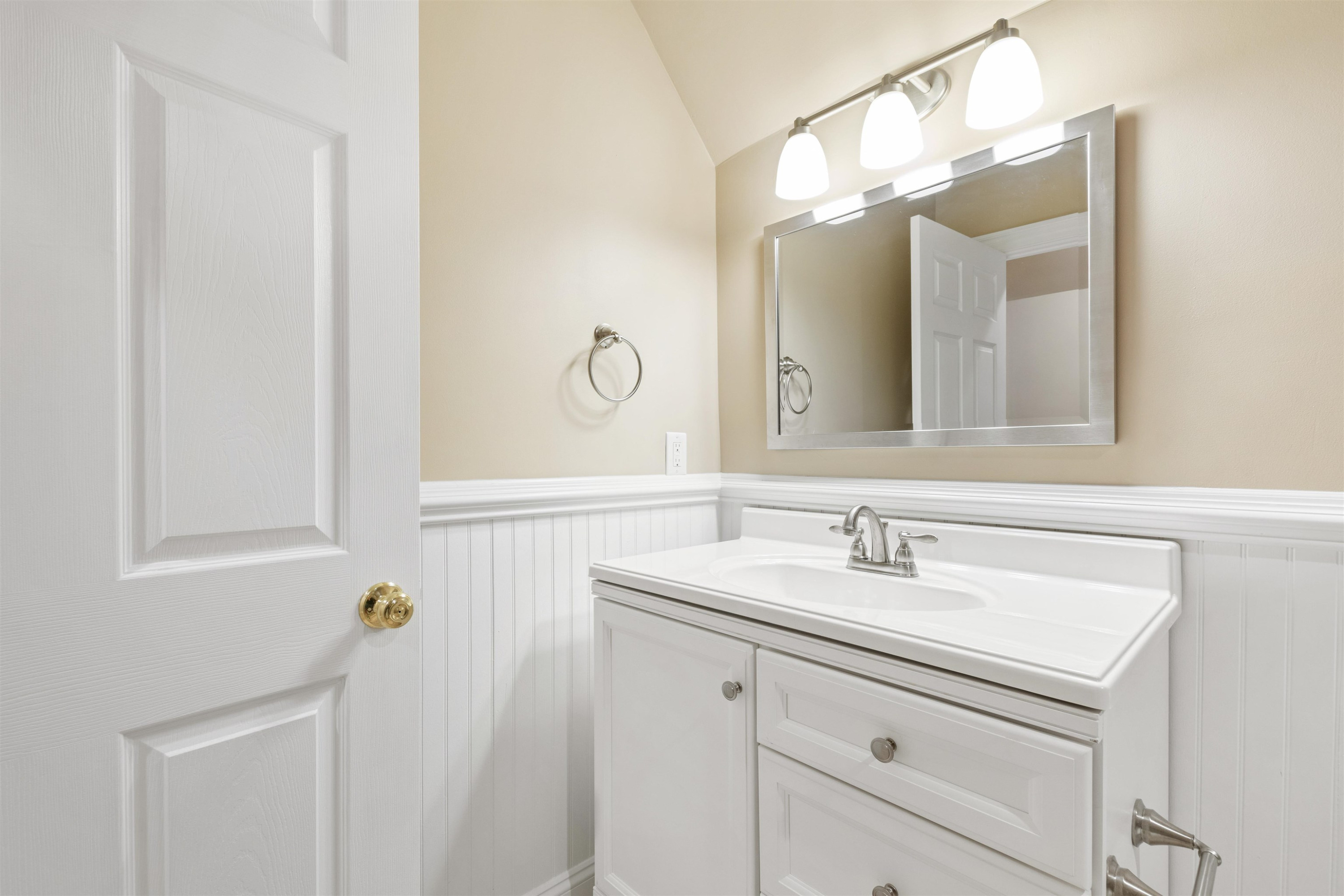 4013 English Laurel Lane