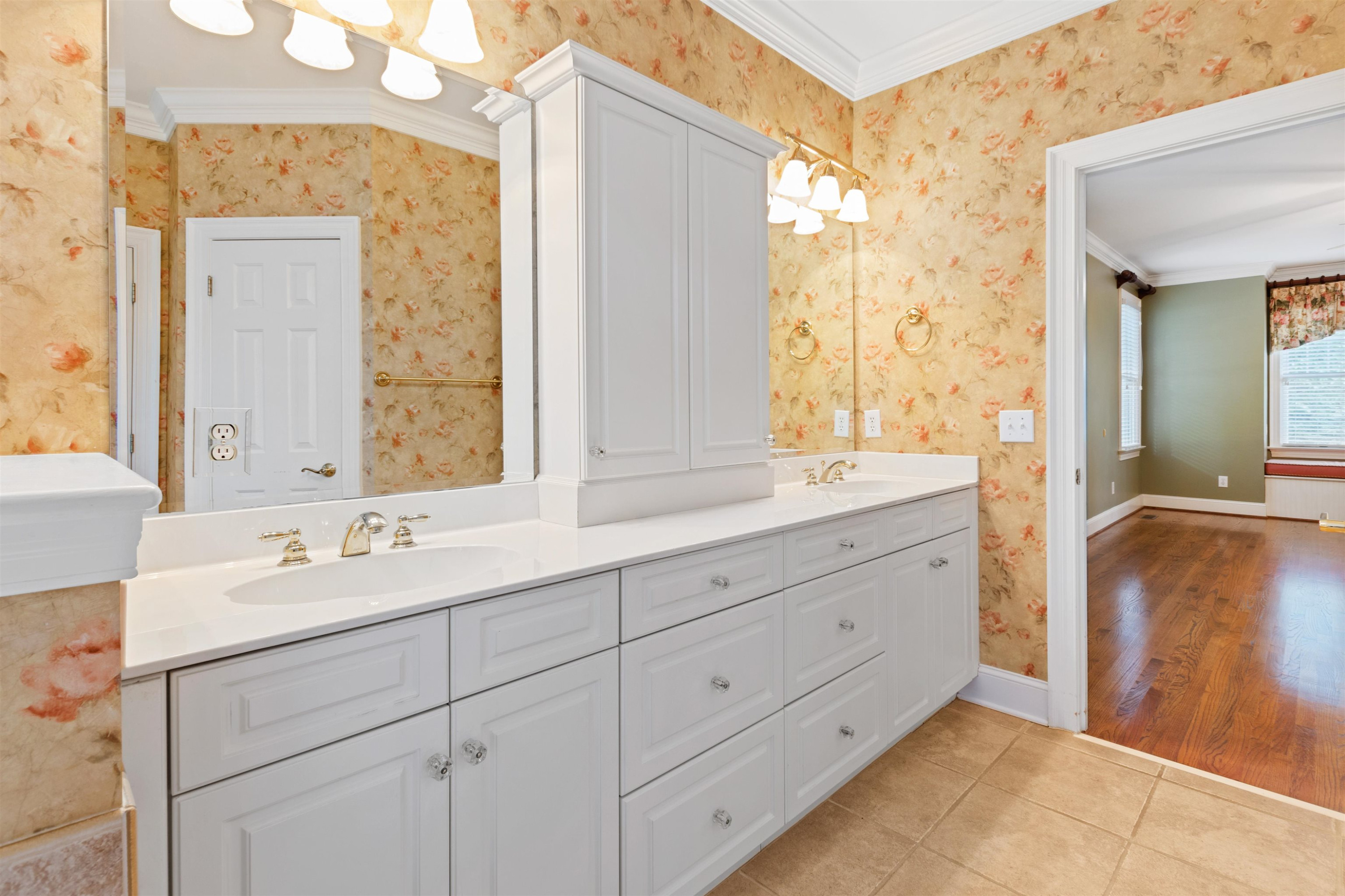 4013 English Laurel Lane