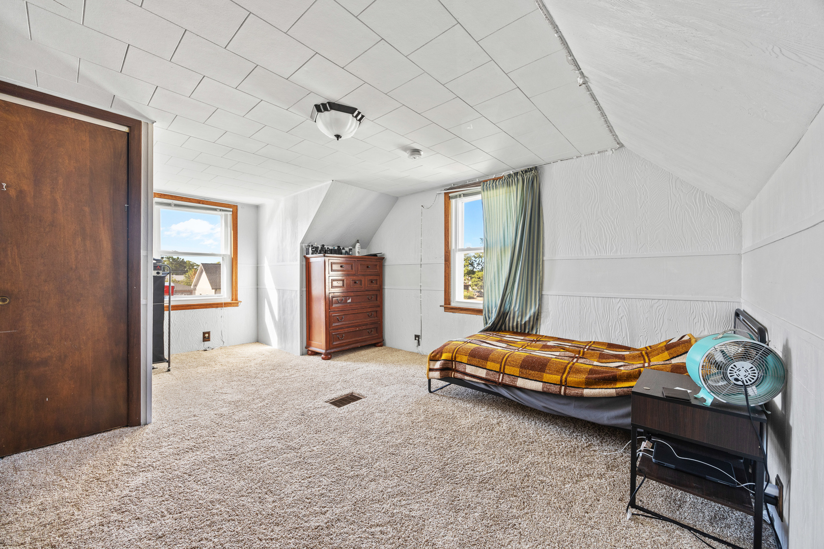 8260 W Ainslie Street