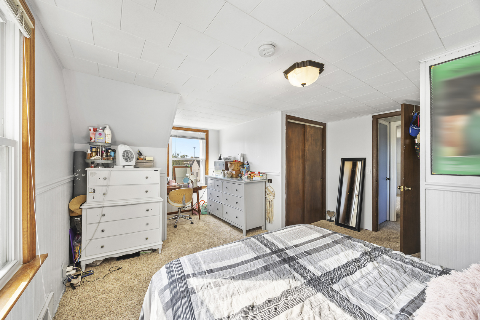 8260 W Ainslie Street