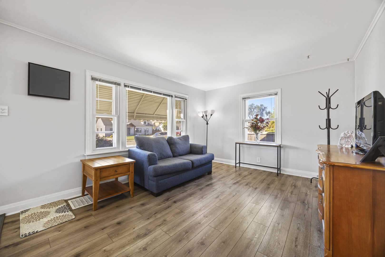 8260 W Ainslie Street