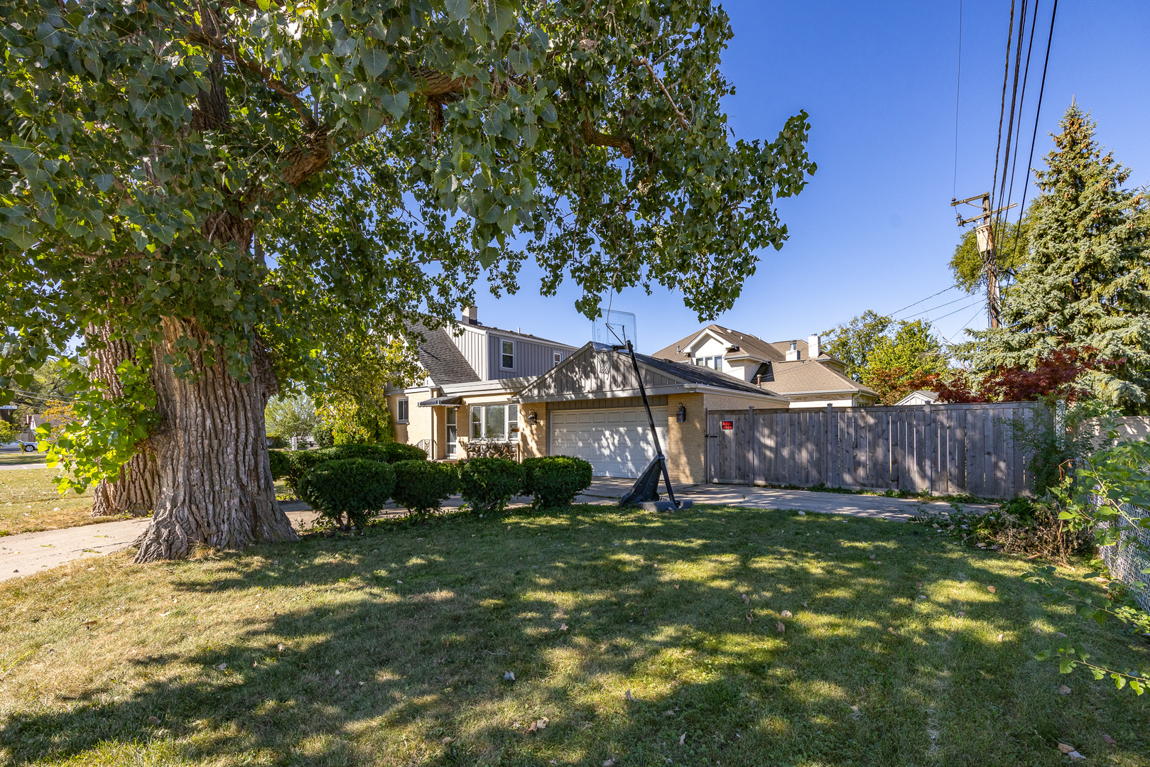 8260 W Ainslie Street